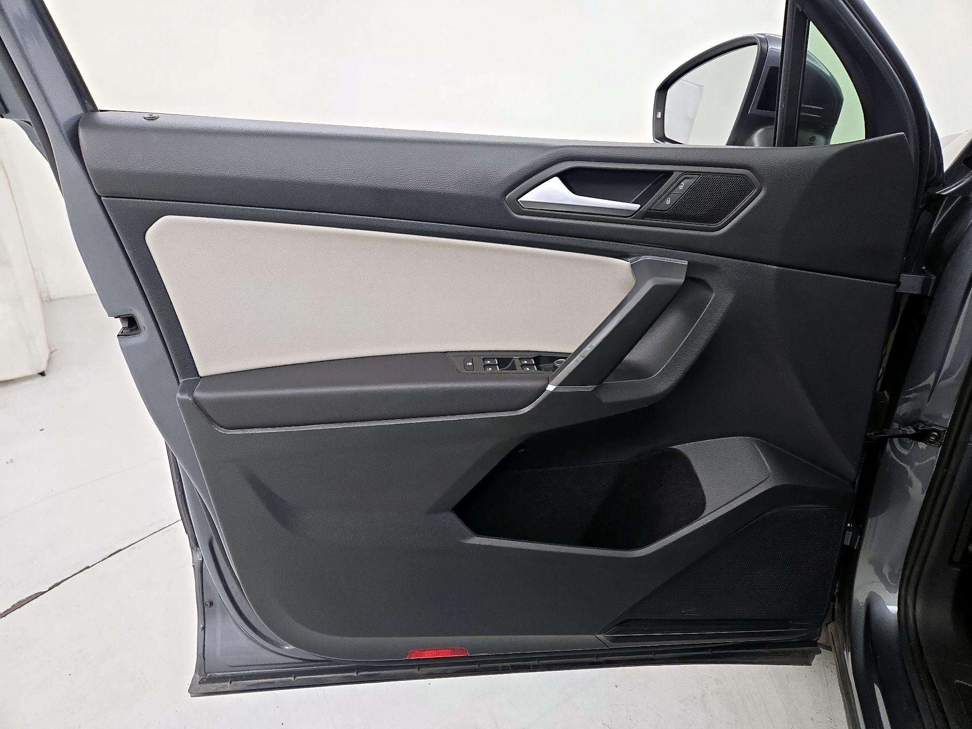 Thumbnail: 2020 Volkswagen Tiguan - 12