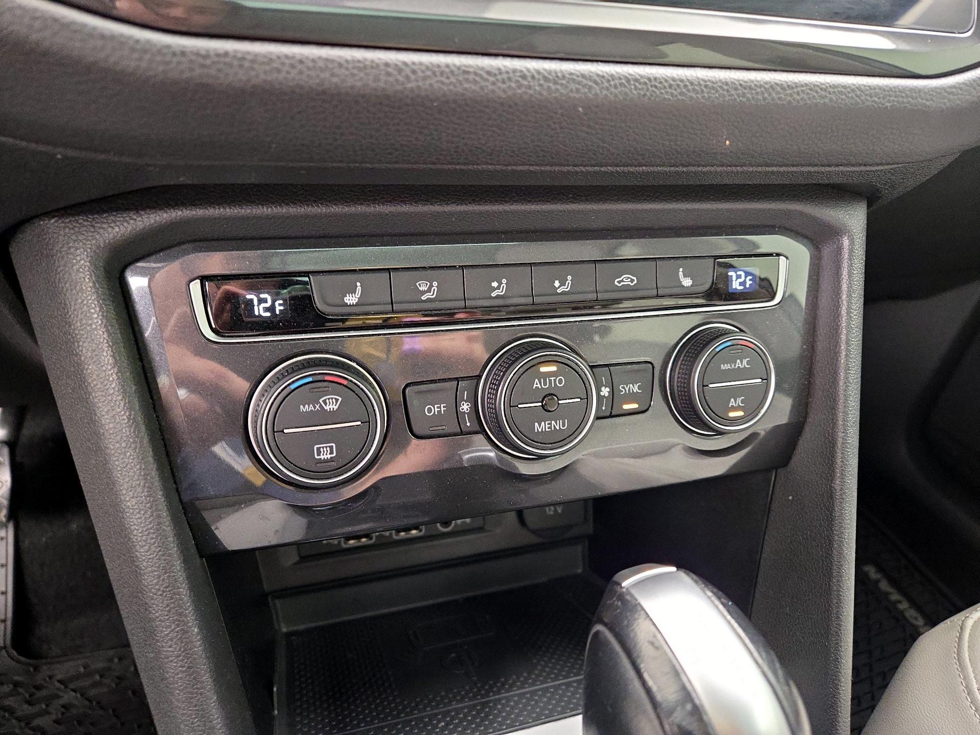 Thumbnail: 2020 Volkswagen Tiguan - 16