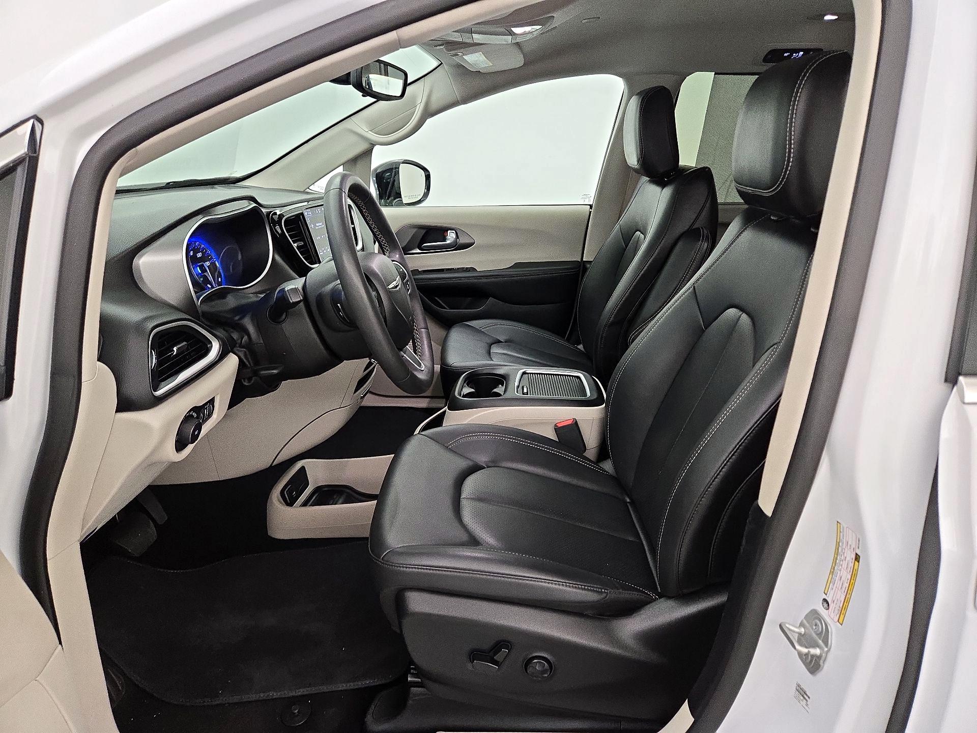 Thumbnail: 2024 Chrysler Pacifica - 11