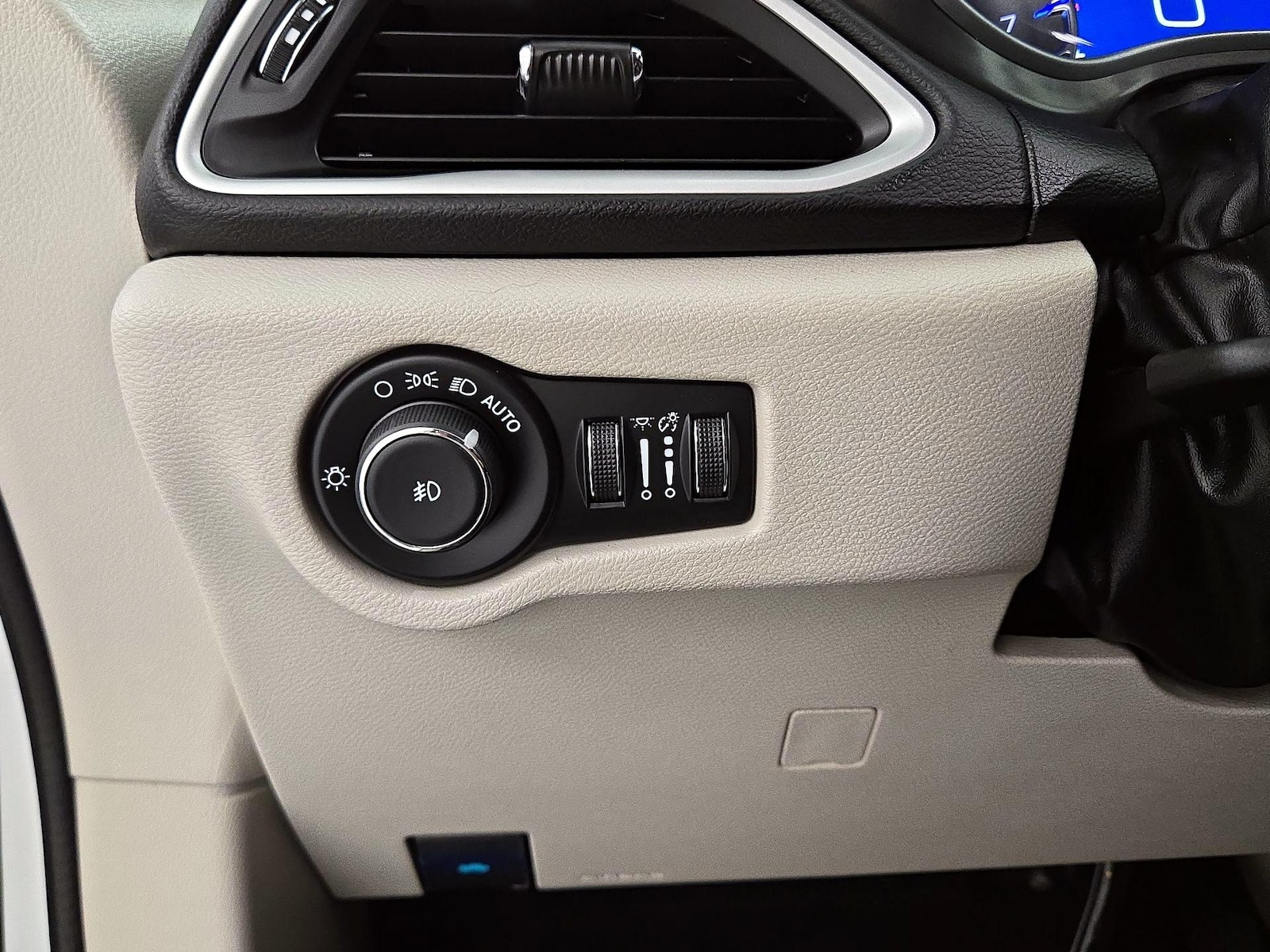 2024 Chrysler Pacifica Touring L - Photo 14
