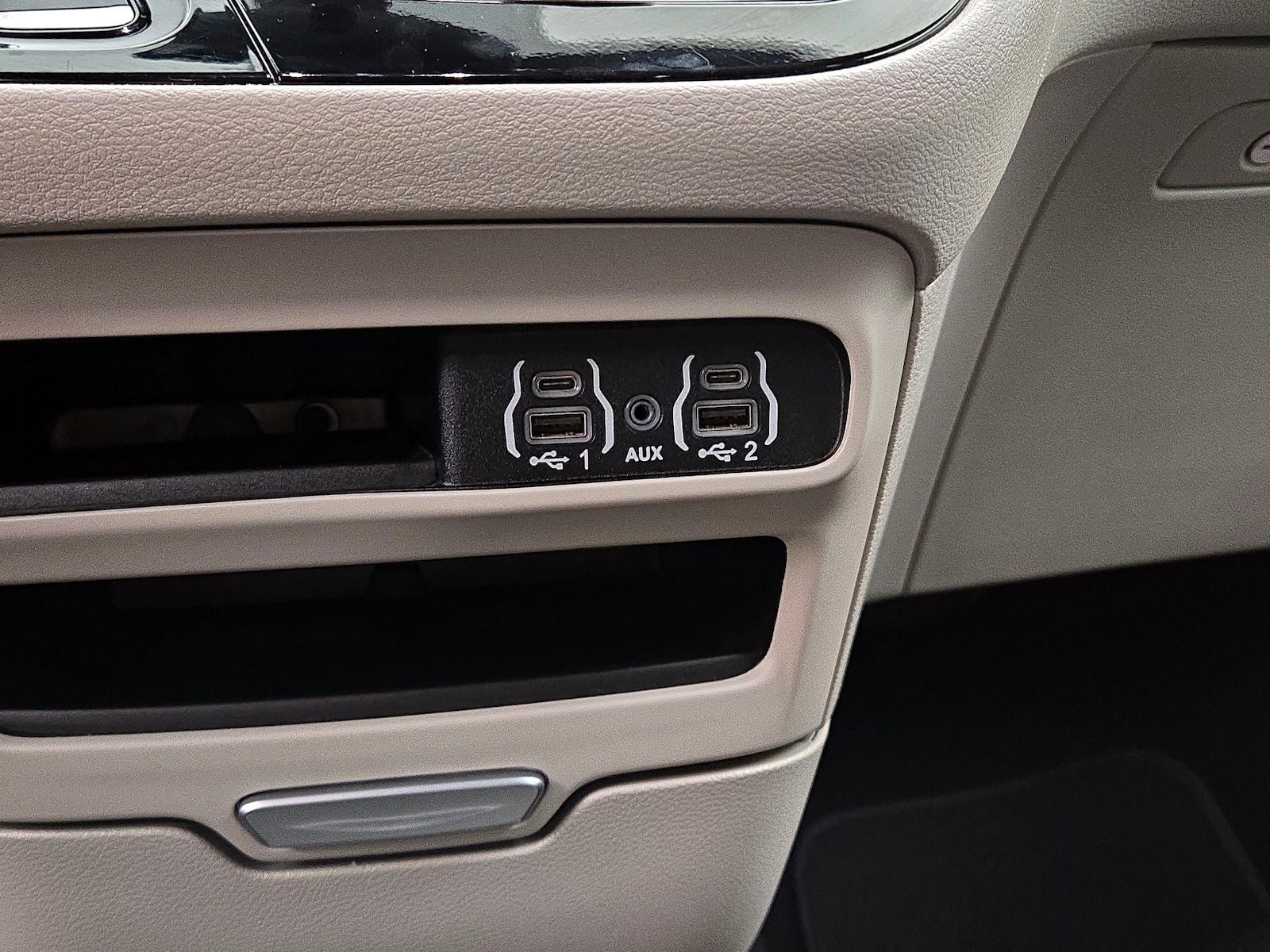 2024 Chrysler Pacifica Touring L - Photo 19