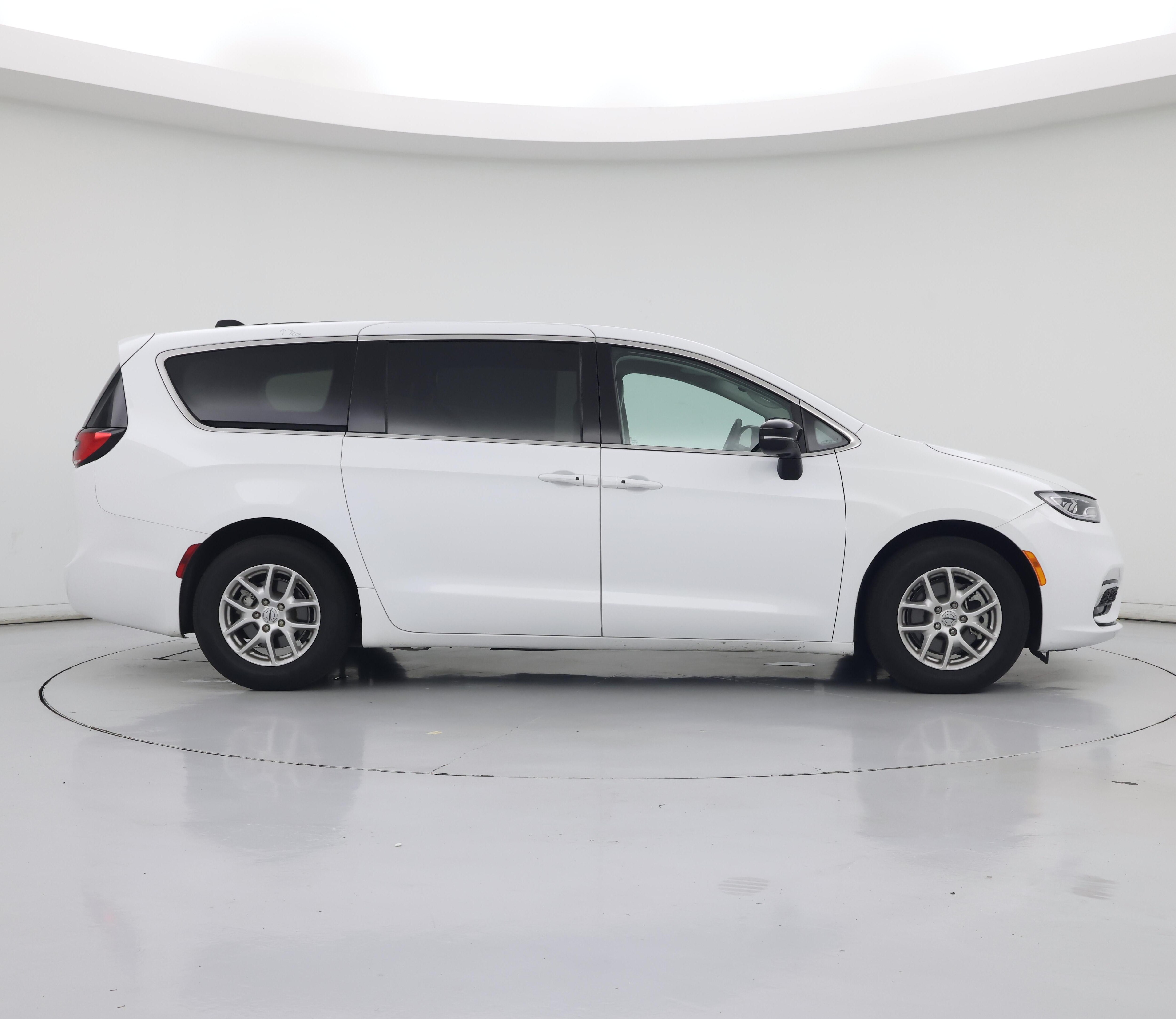 Thumbnail: 2024 Chrysler Pacifica - 7