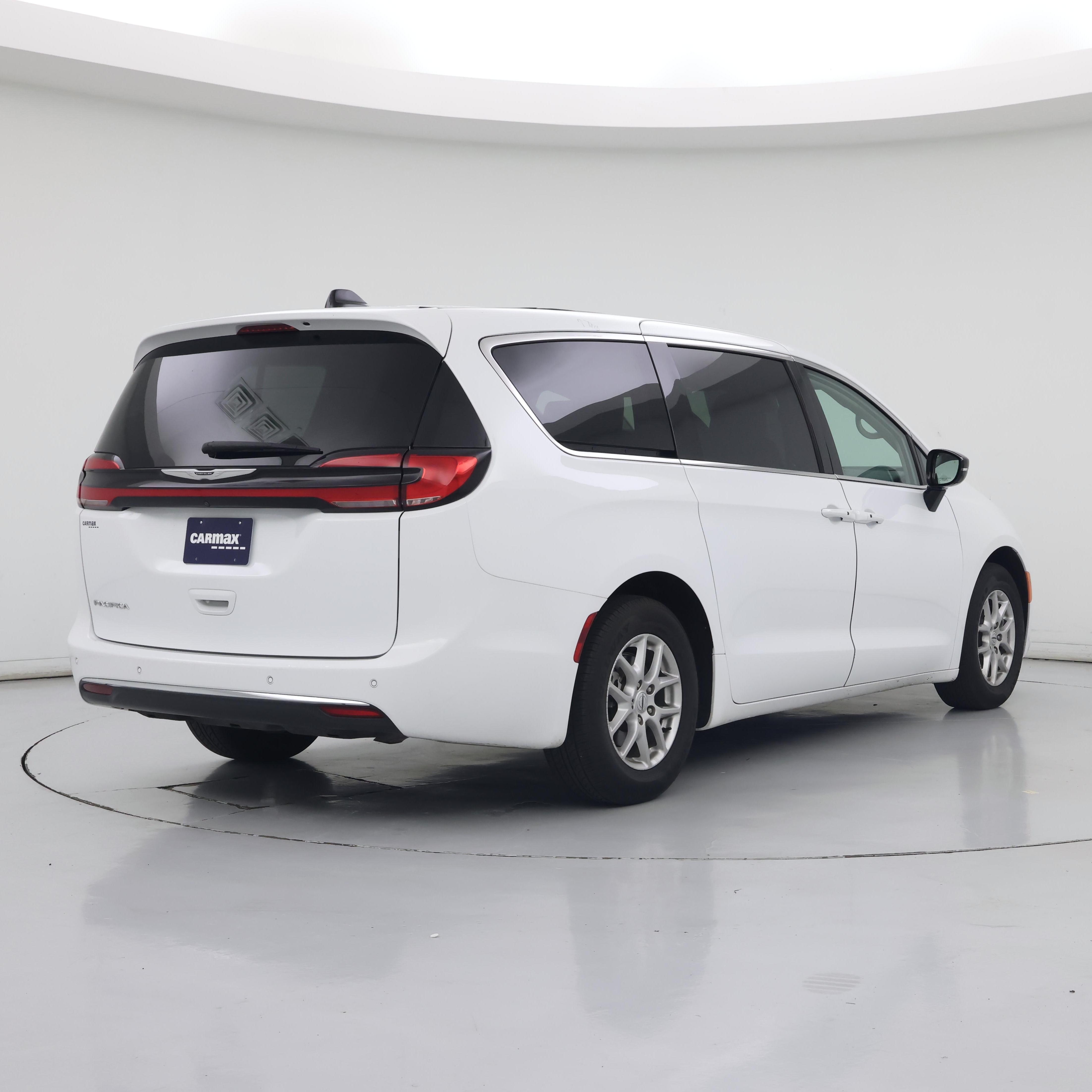Thumbnail: 2024 Chrysler Pacifica - 8