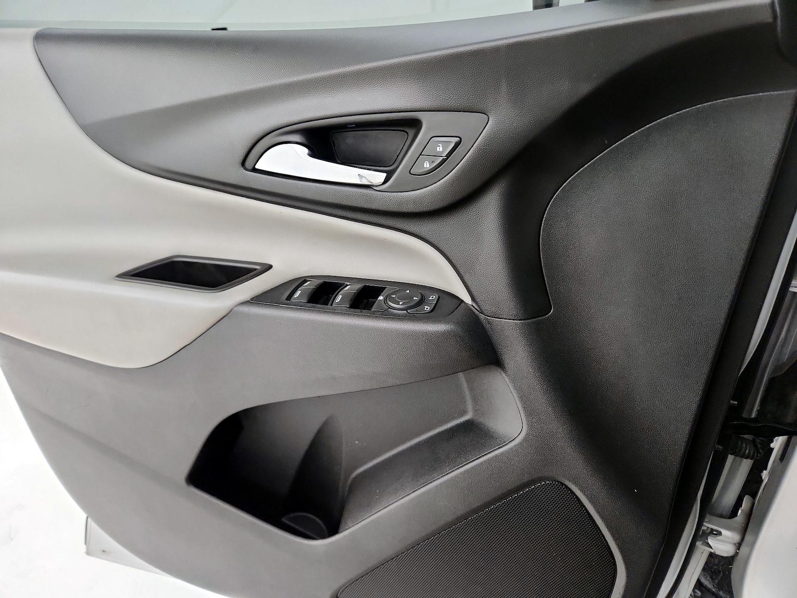 2020 Chevrolet Equinox LS - Photo 11