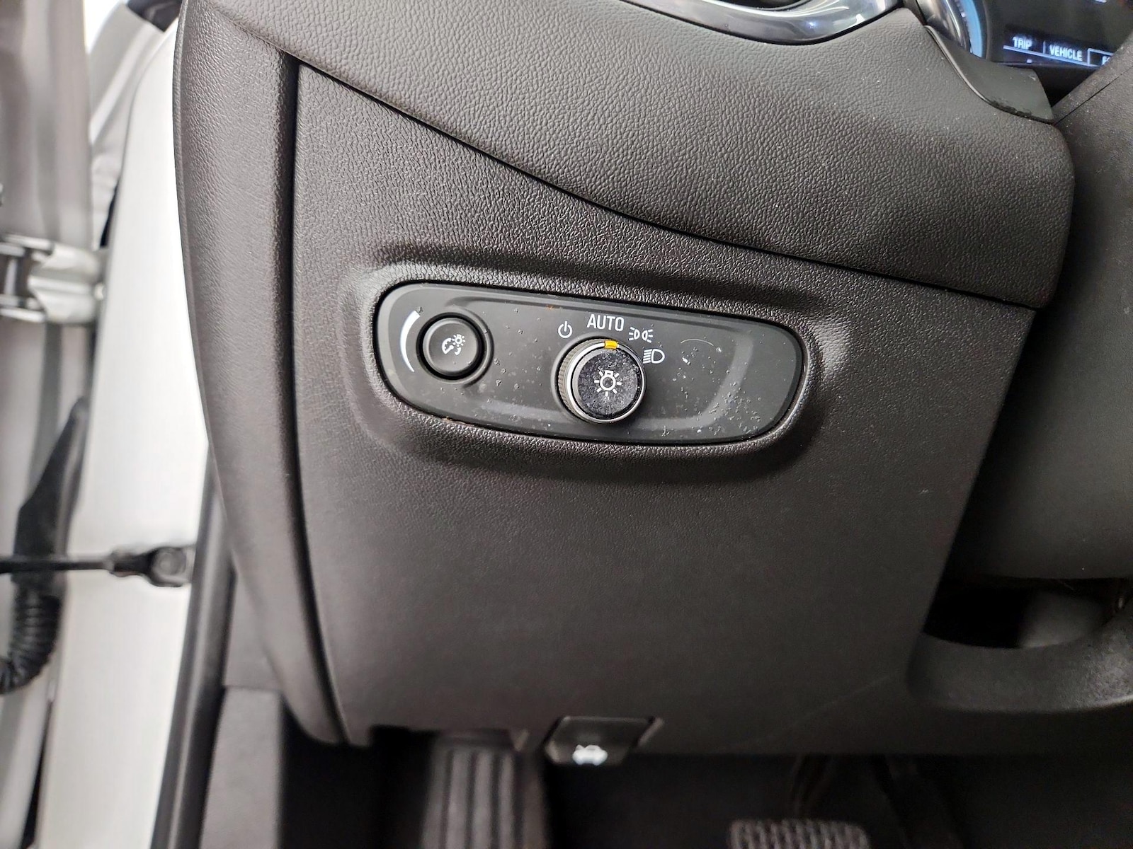 2020 Chevrolet Equinox LS - Photo 12