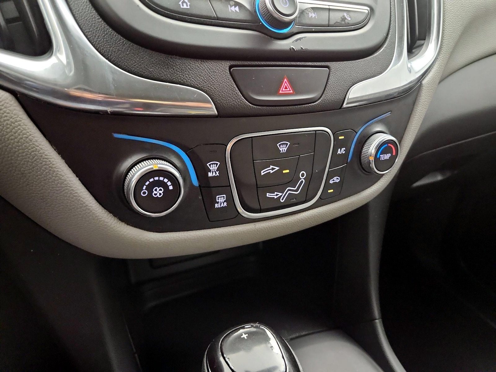 2020 Chevrolet Equinox LS - Photo 15