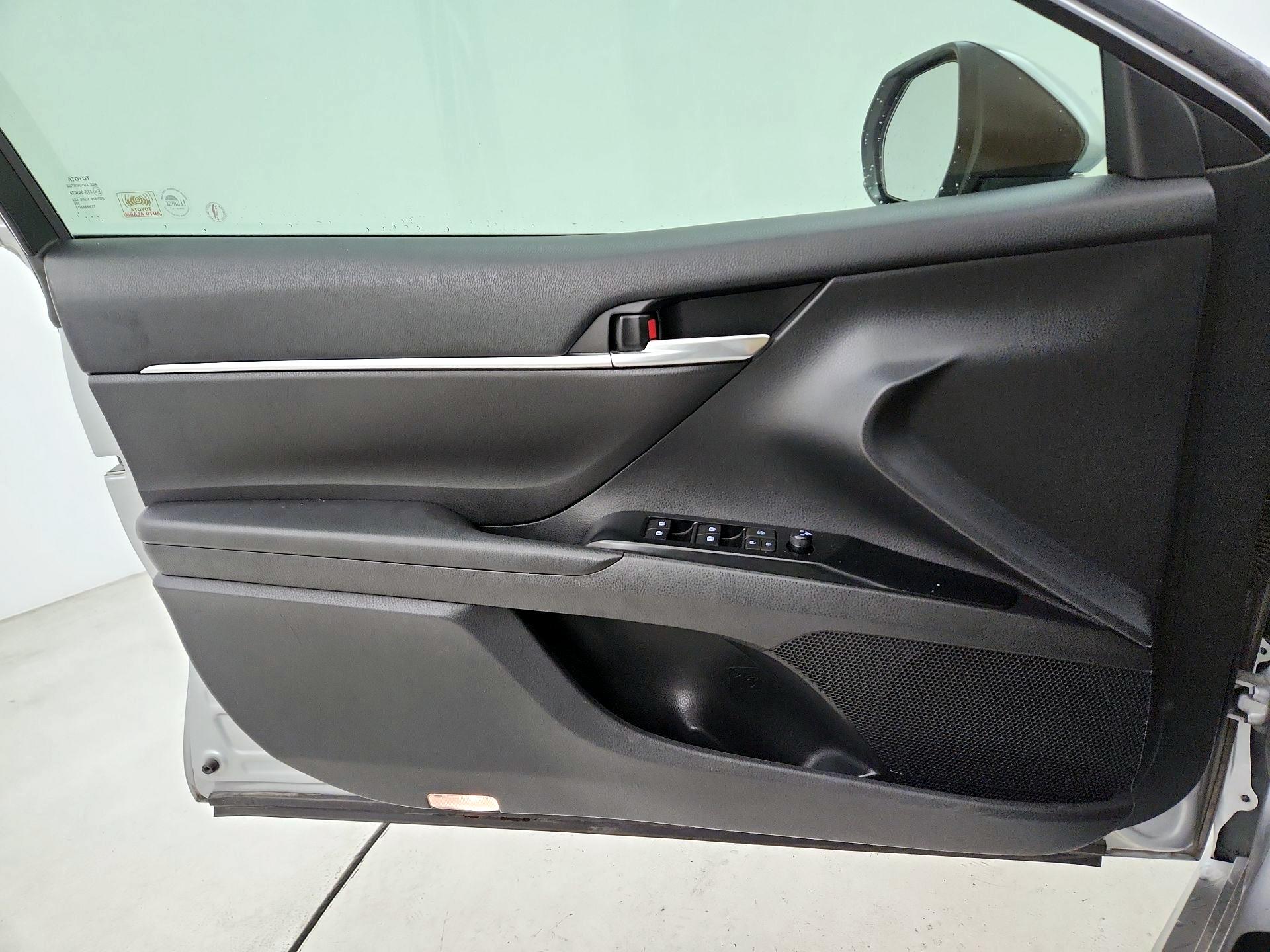 Thumbnail: 2018 Toyota Camry - 10