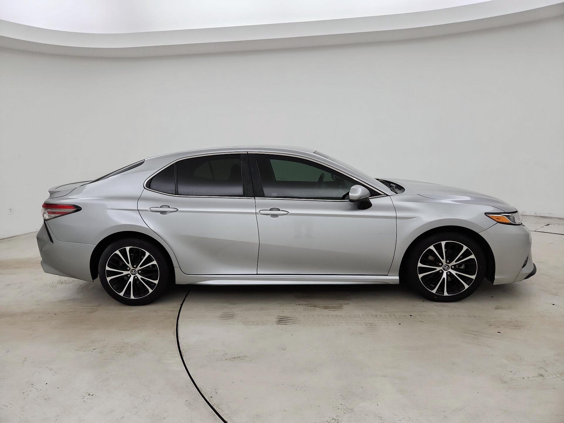 Thumbnail: 2018 Toyota Camry - 4