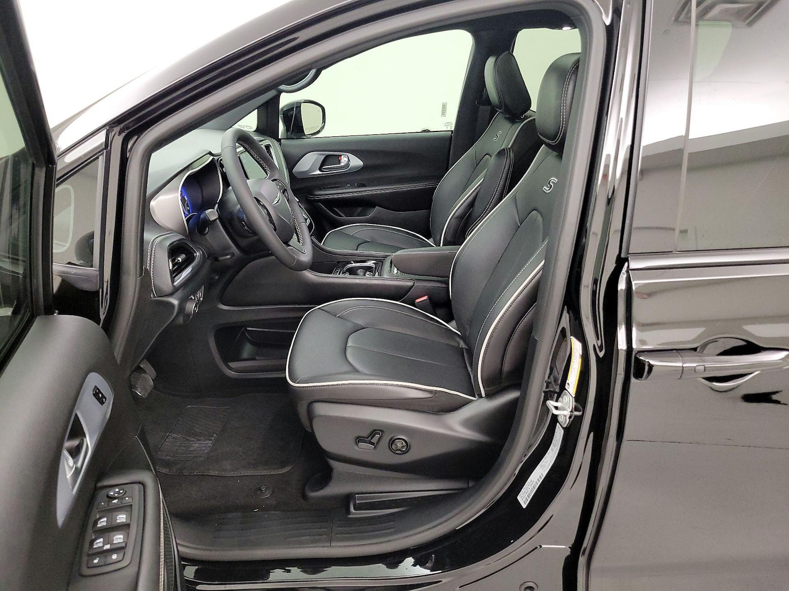 2026 Chrysler Pacifica Limited - Photo 12