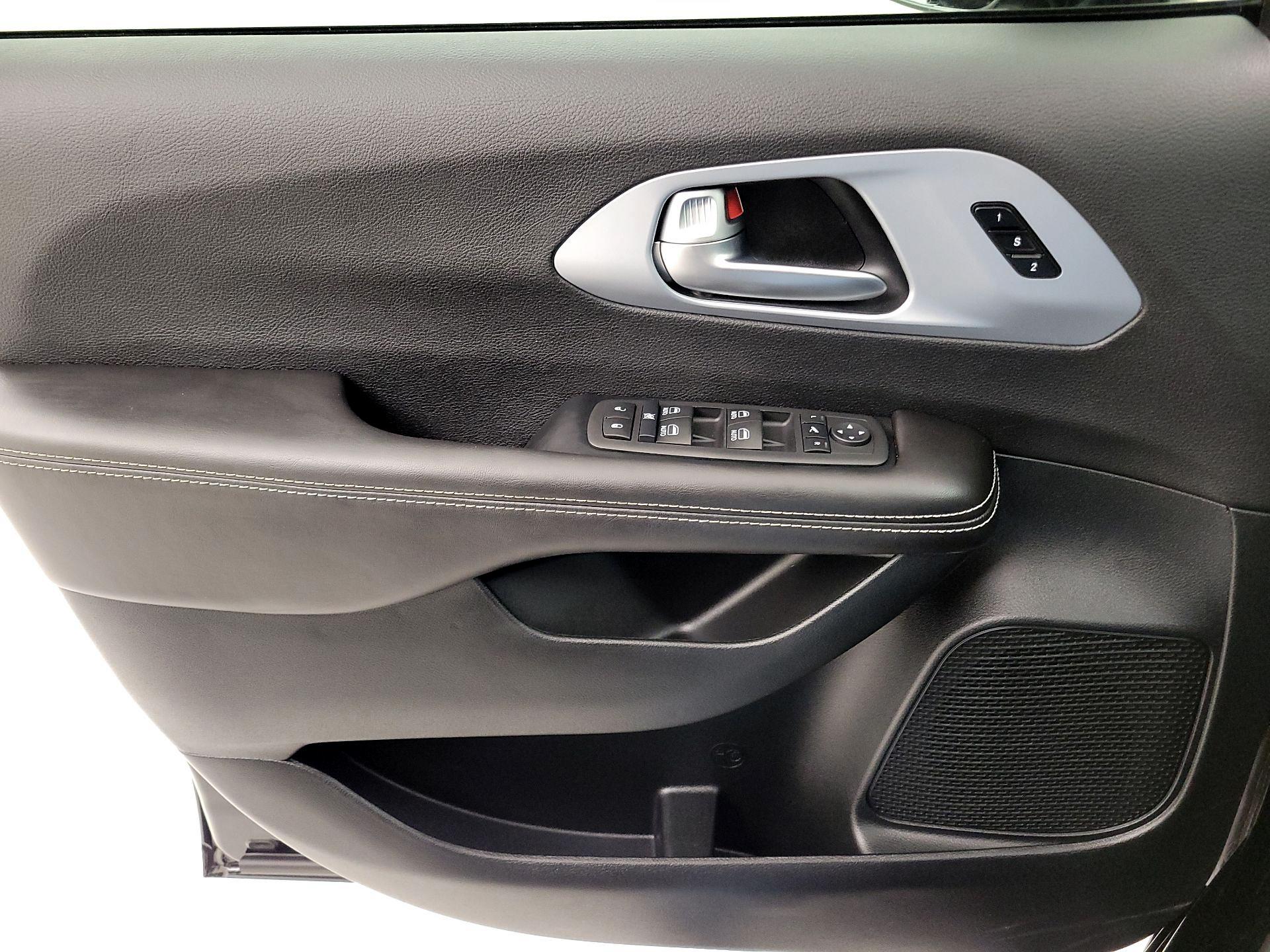 Thumbnail: 2026 Chrysler Pacifica - 12
