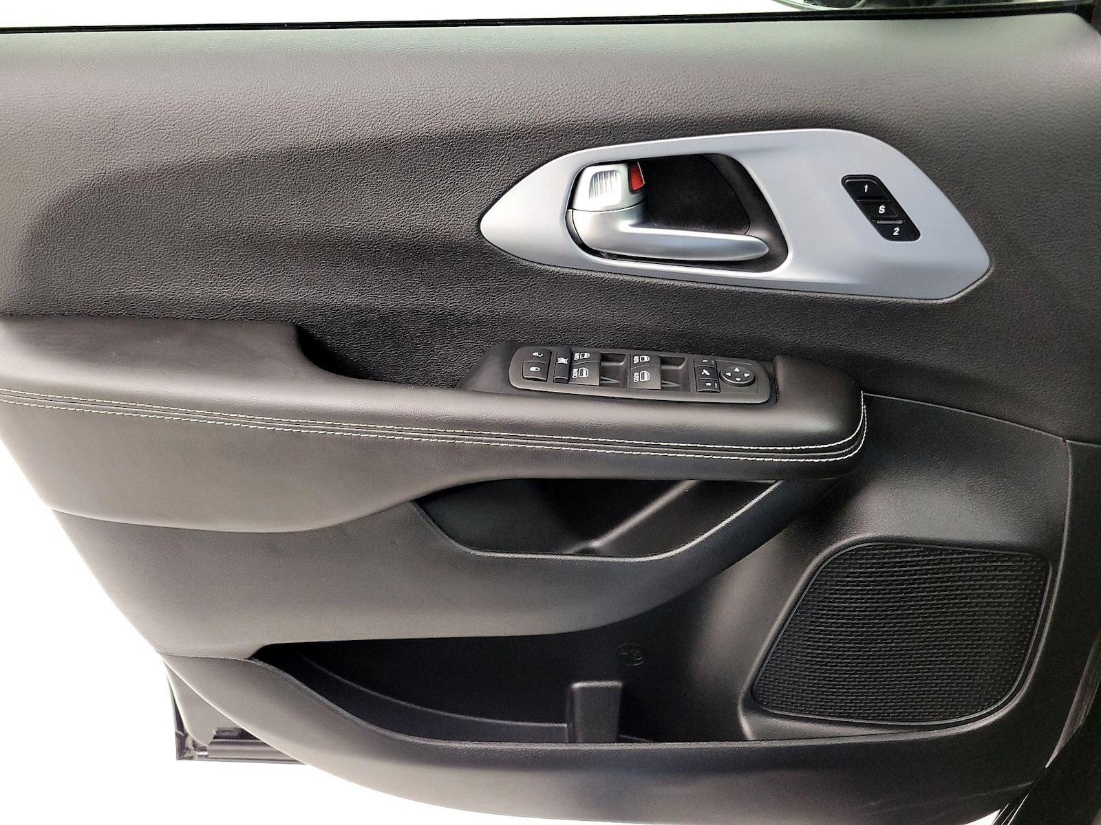 2026 Chrysler Pacifica Limited - Photo 13