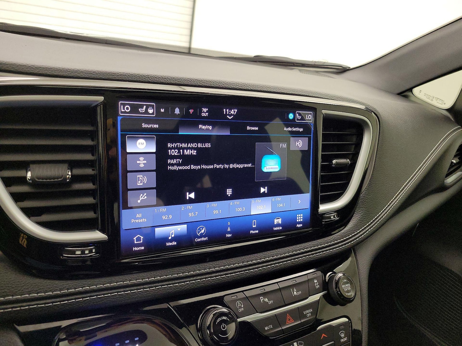 2026 Chrysler Pacifica Limited - Photo 17
