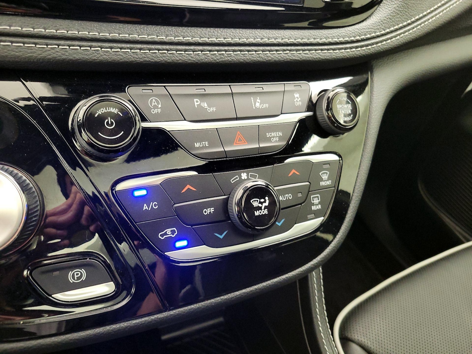 2026 Chrysler Pacifica Limited - Photo 18