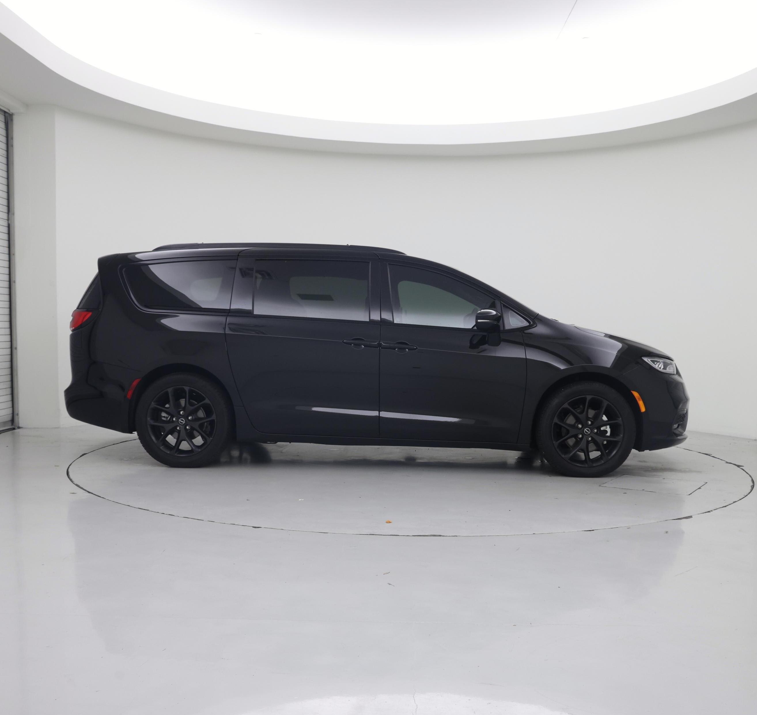 Thumbnail: 2026 Chrysler Pacifica - 7