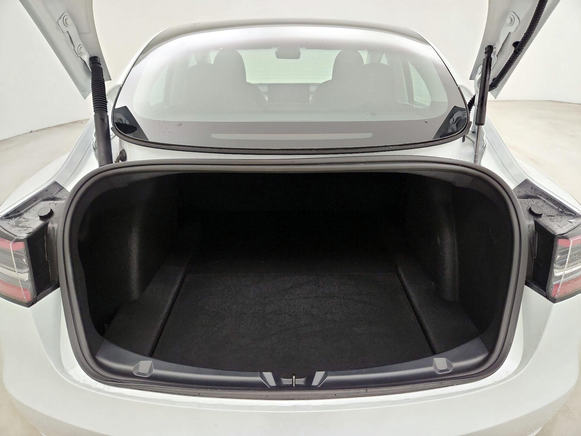 Thumbnail: 2023 Tesla Model 3 - 18