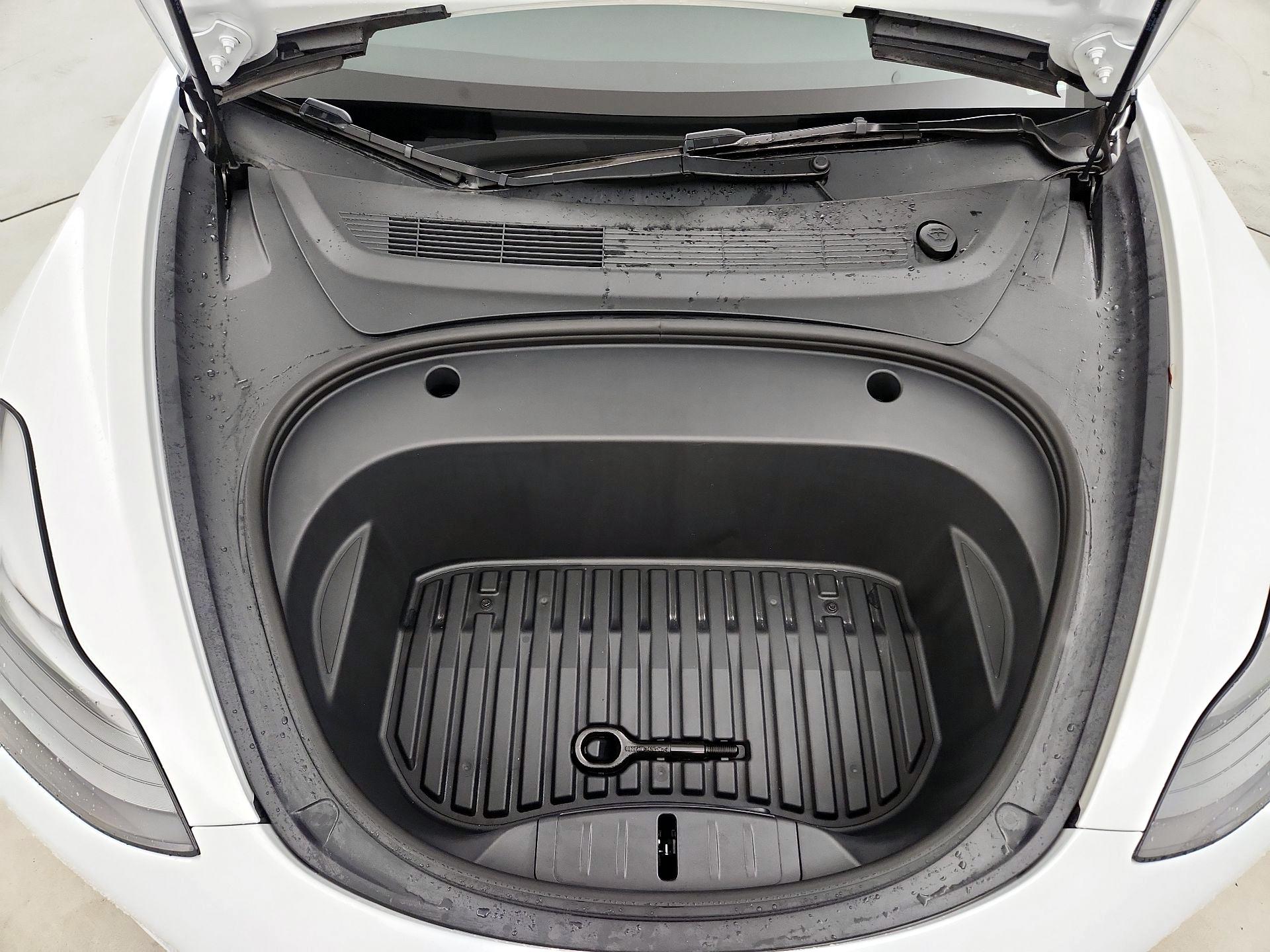Thumbnail: 2023 Tesla Model 3 - 19