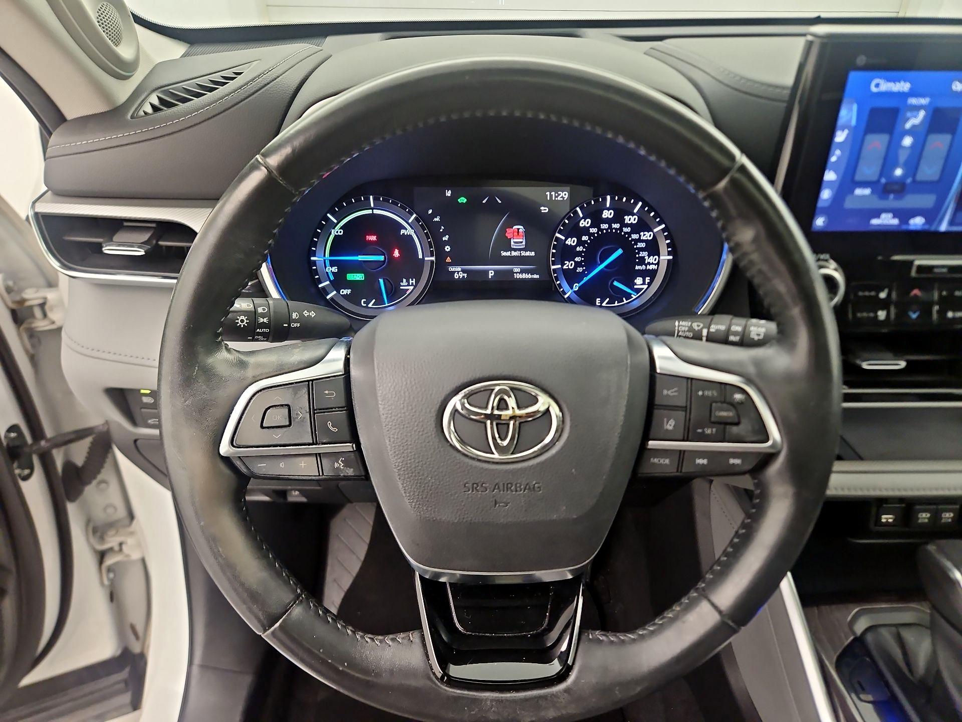 Thumbnail: 2021 Toyota Highlander - 10
