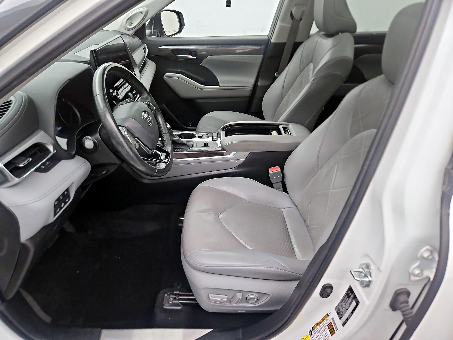 Thumbnail: 2021 Toyota Highlander - 11