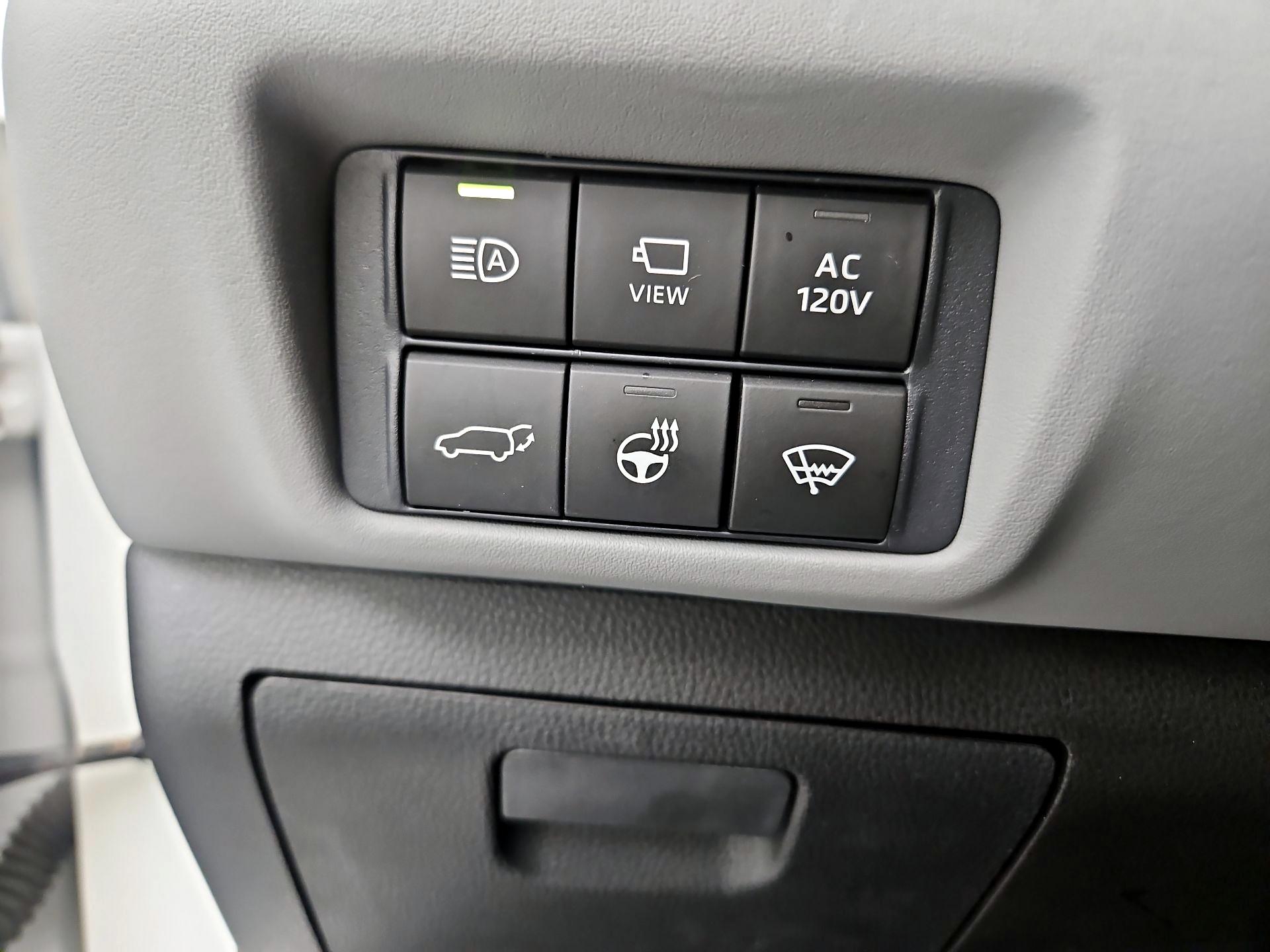 Thumbnail: 2021 Toyota Highlander - 13