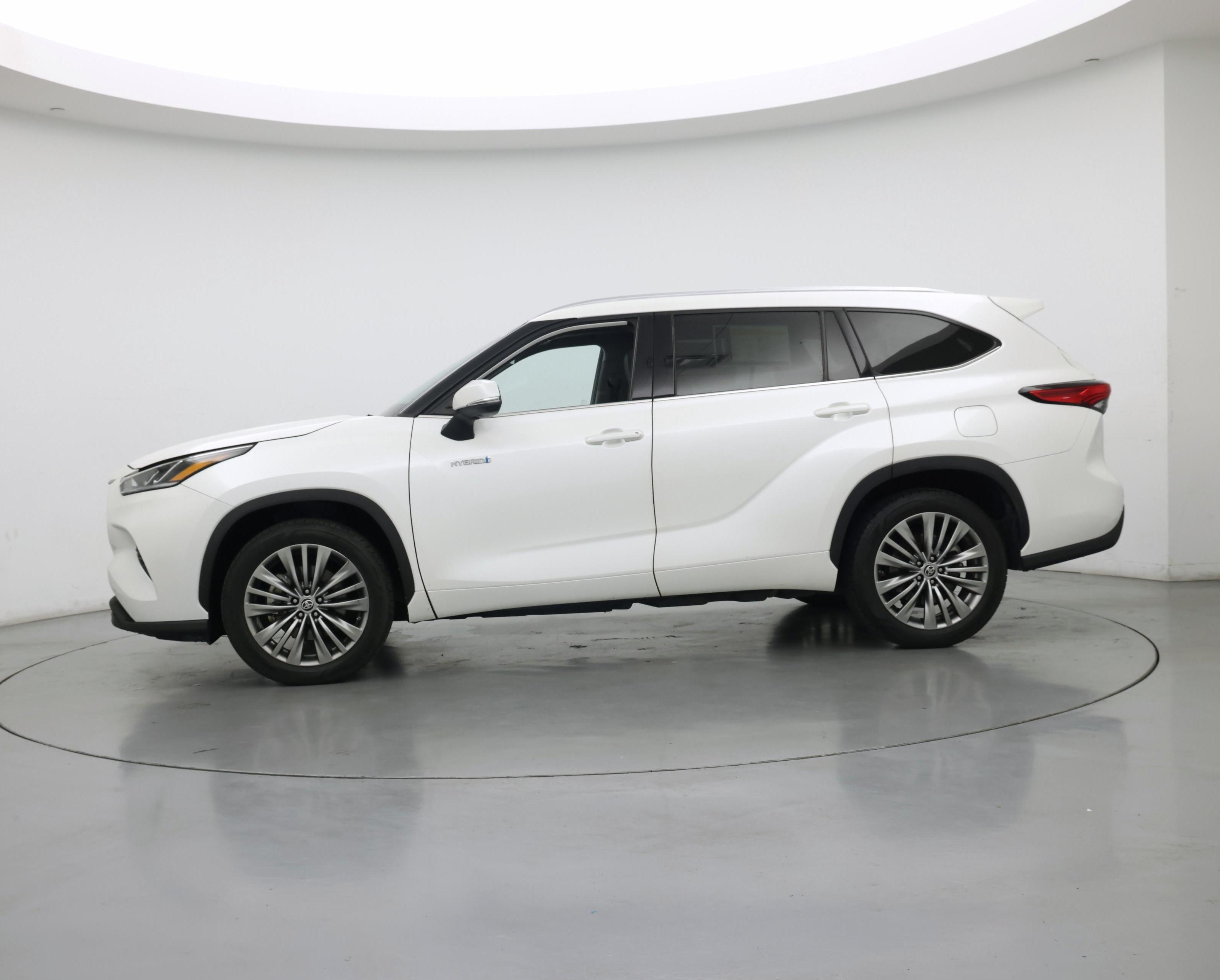Thumbnail: 2021 Toyota Highlander - 3