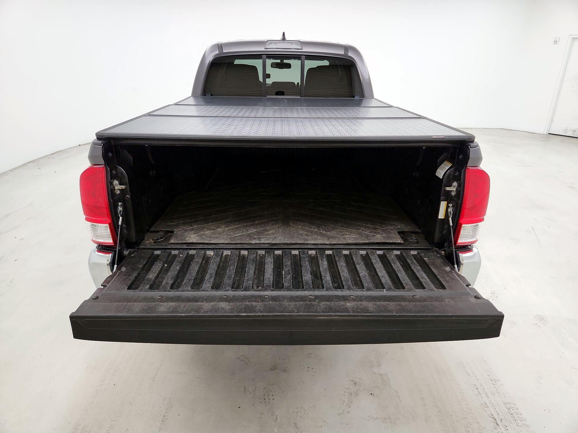 Thumbnail: 2017 Toyota Tacoma - 18