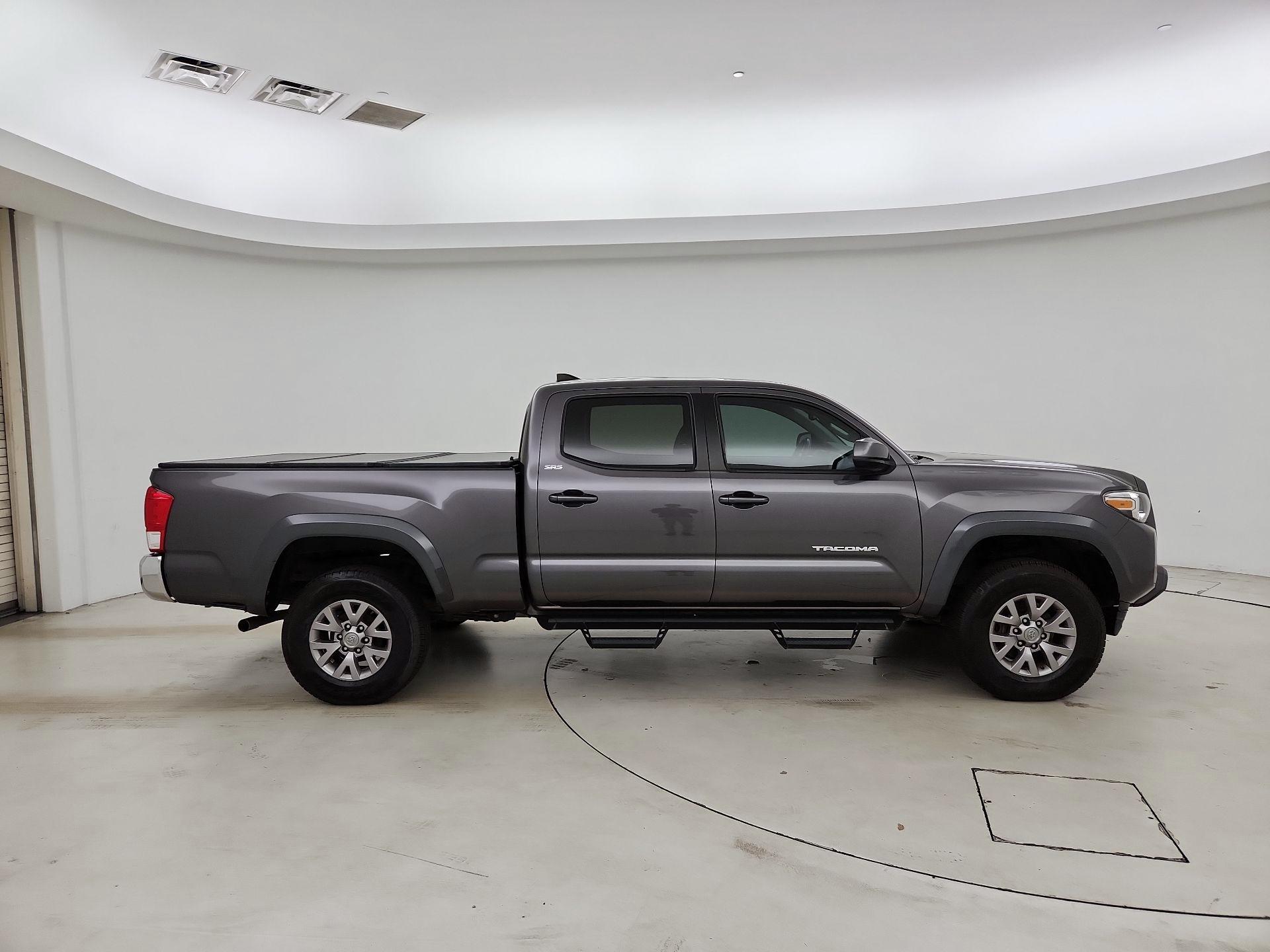 Thumbnail: 2017 Toyota Tacoma - 4