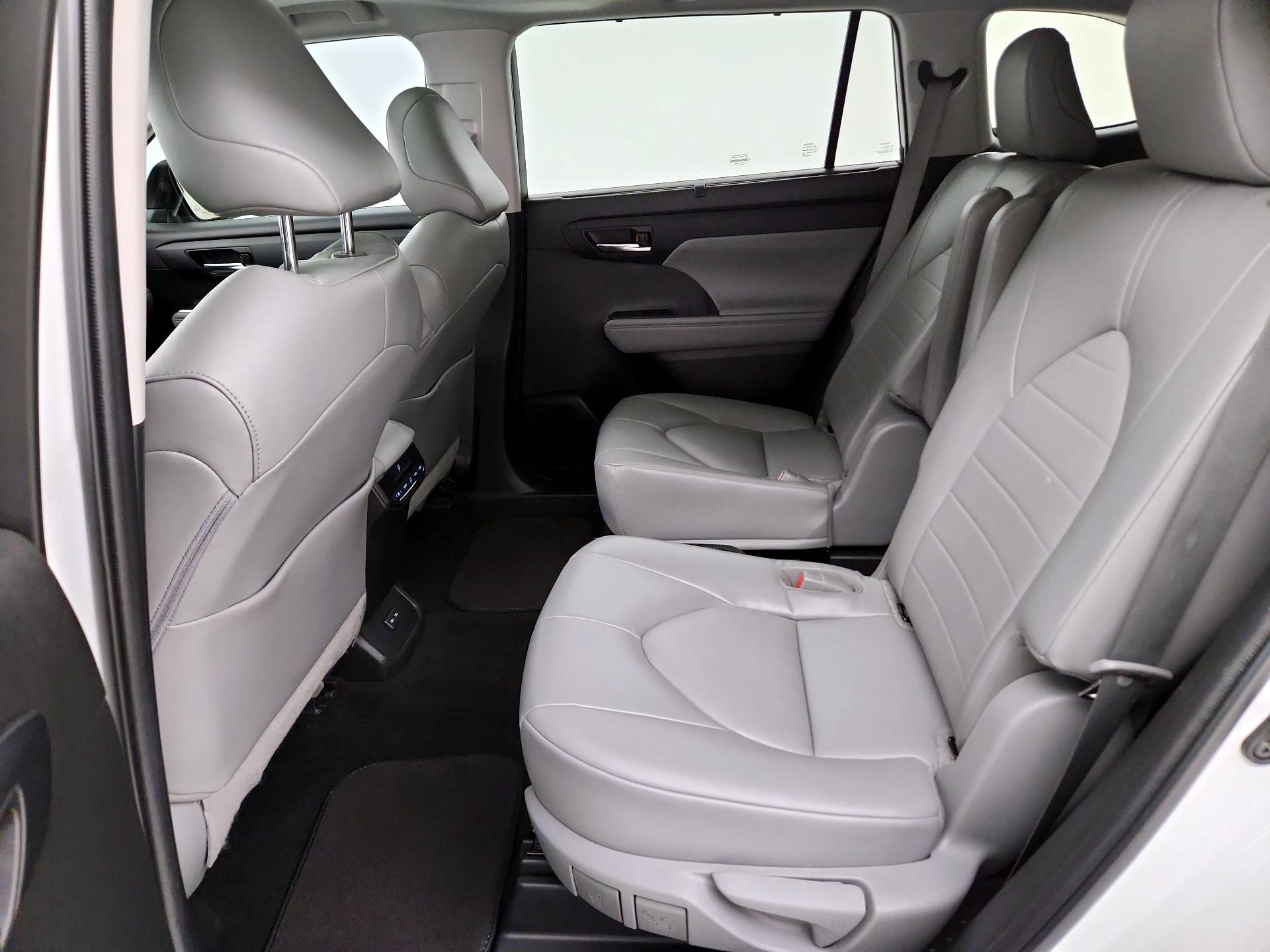 Thumbnail: 2022 Toyota Highlander - 18