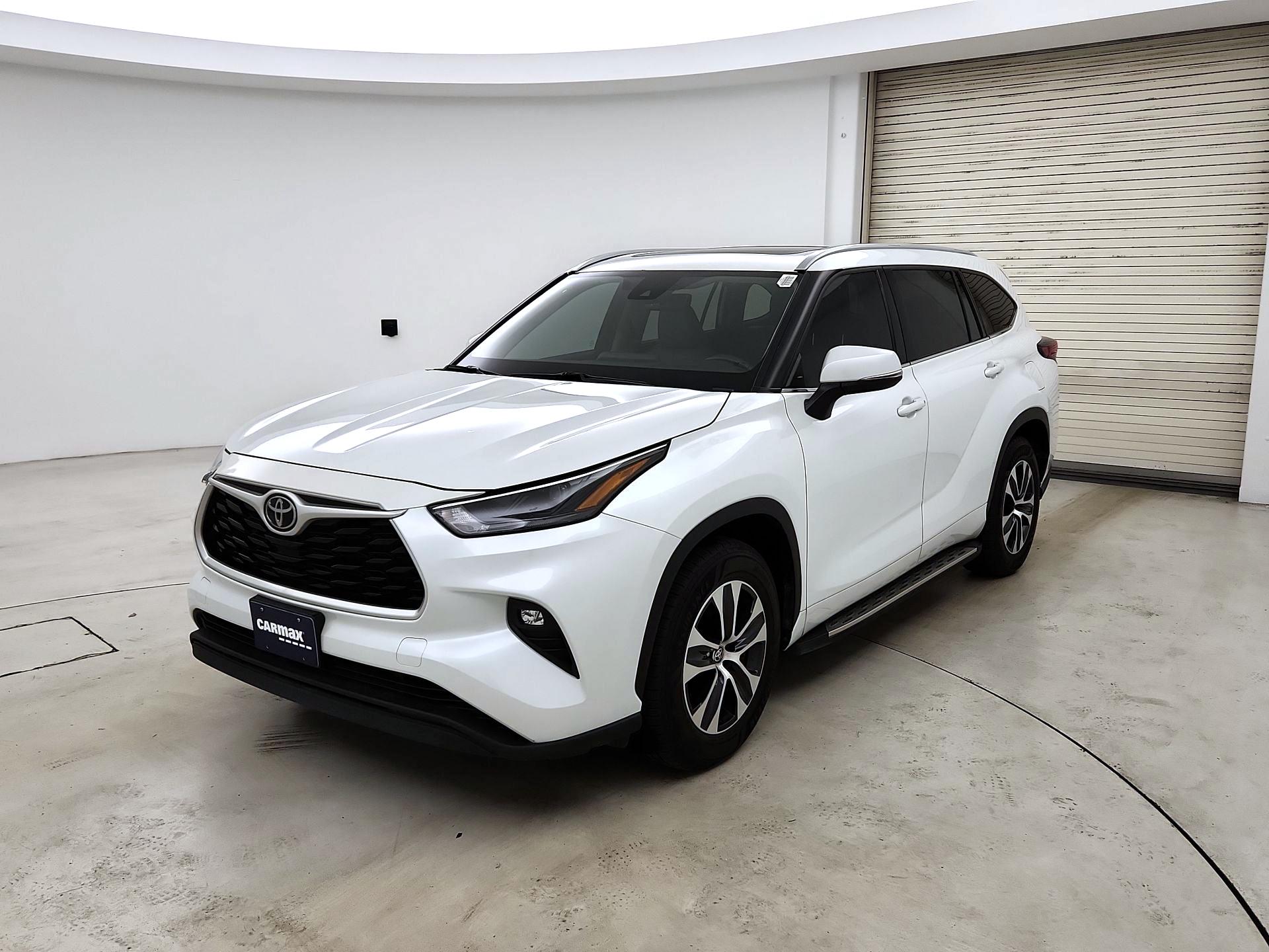 Thumbnail: 2022 Toyota Highlander - 3