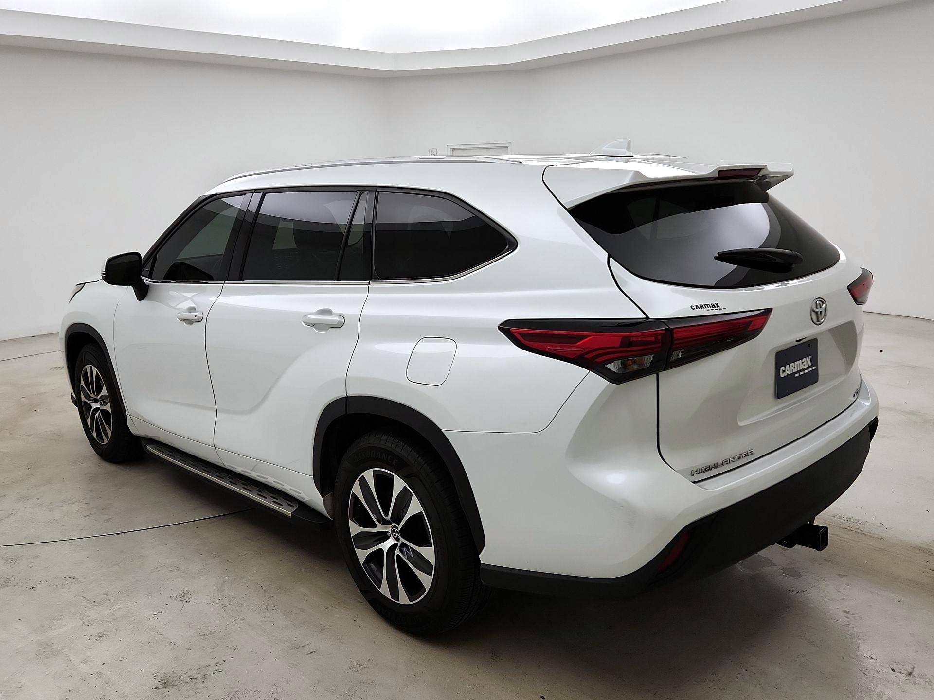 Thumbnail: 2022 Toyota Highlander - 7