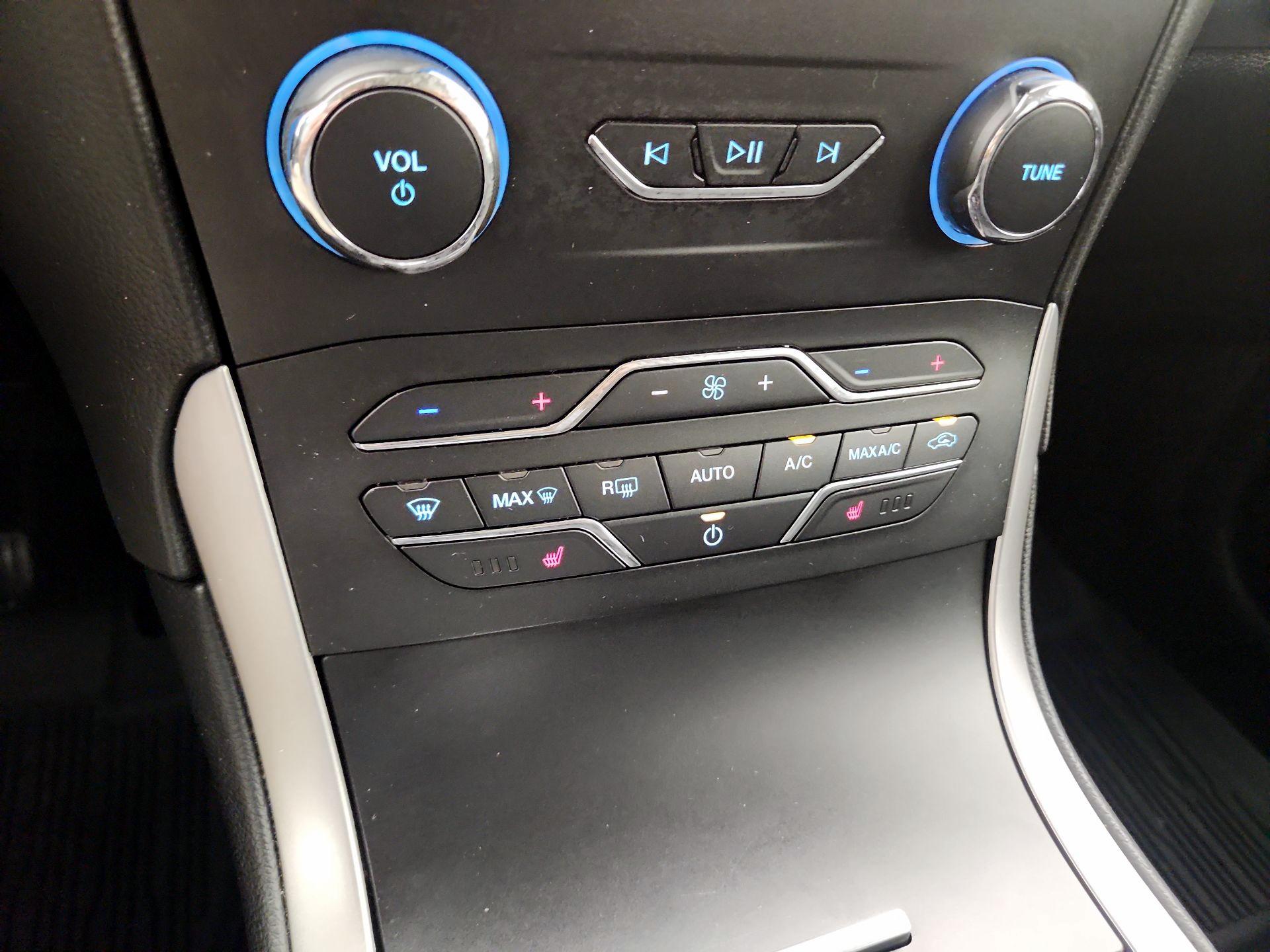 Thumbnail: 2019 Ford Edge - 16