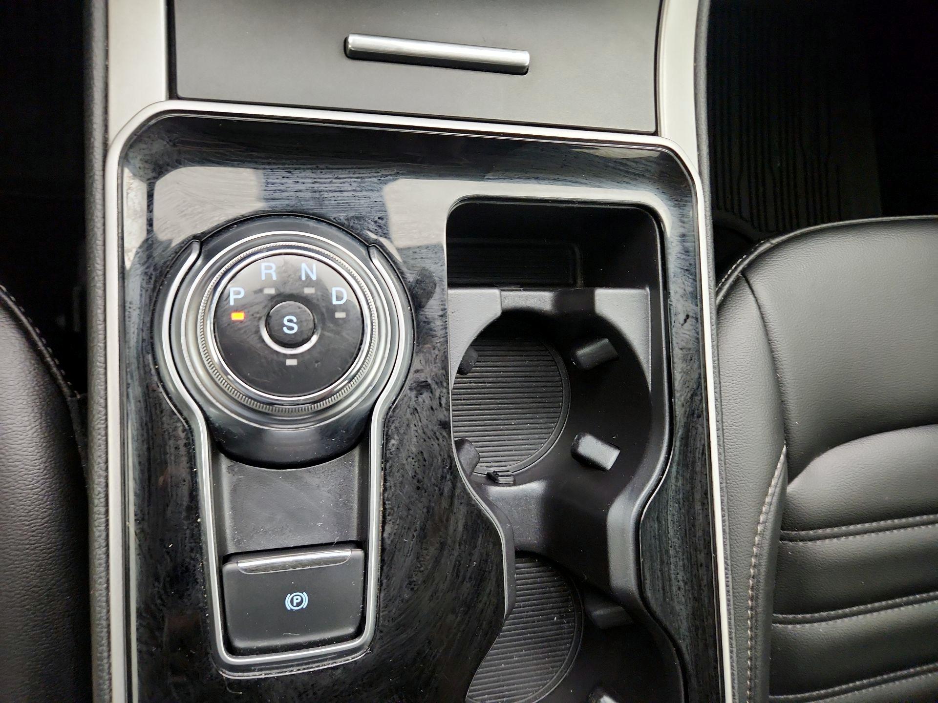 Thumbnail: 2019 Ford Edge - 17