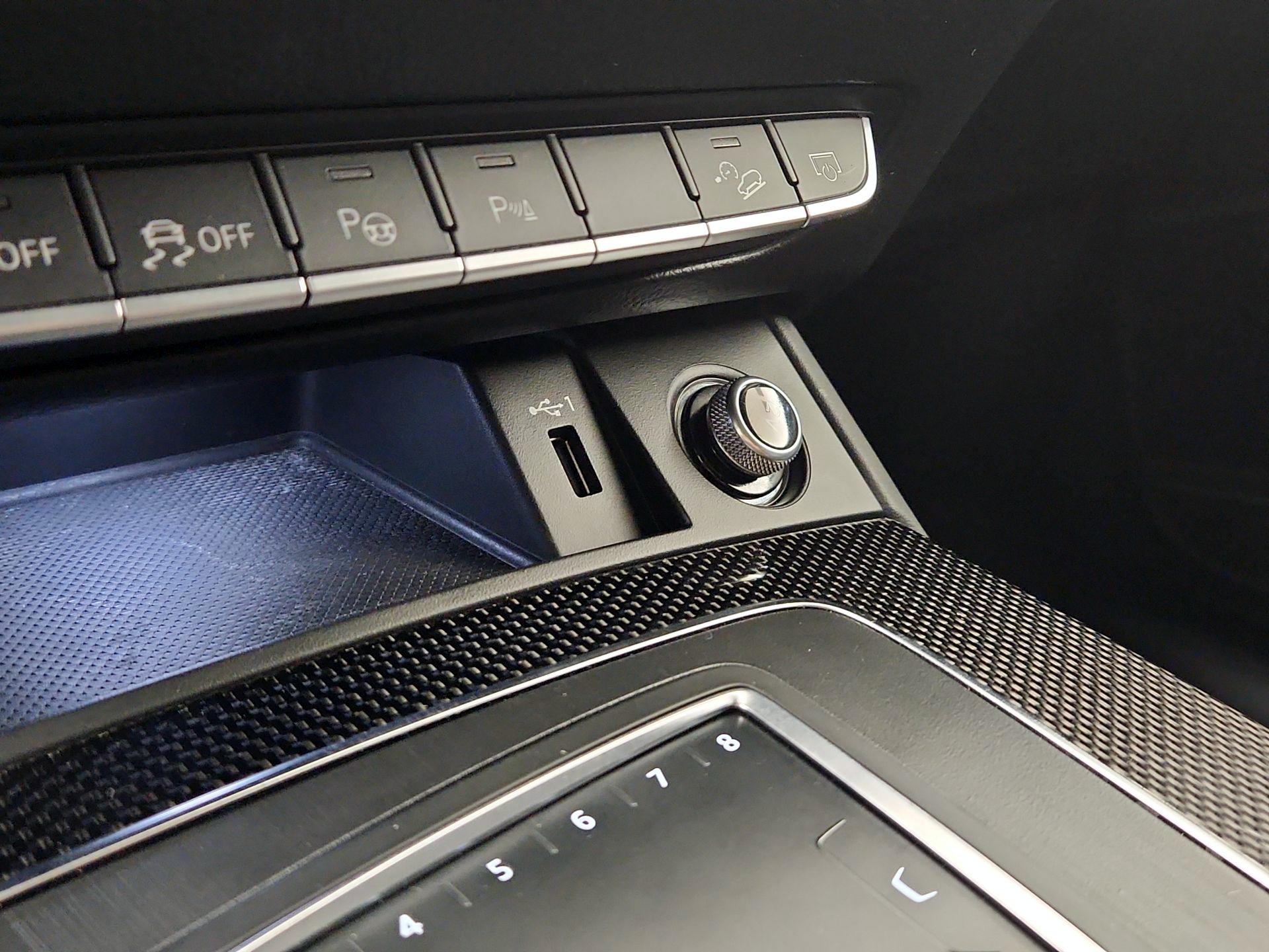 Thumbnail: 2019 Audi SQ5 - 19