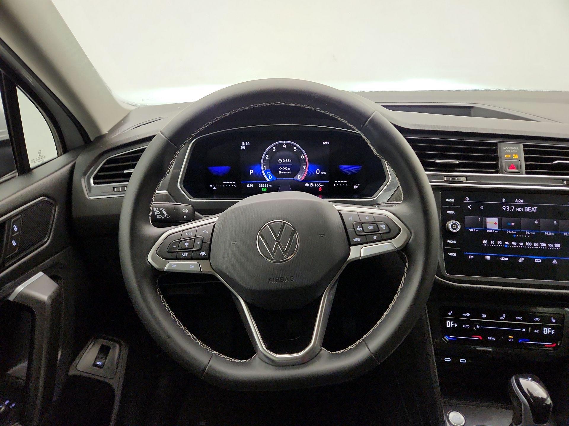 Thumbnail: 2023 Volkswagen Tiguan - 10
