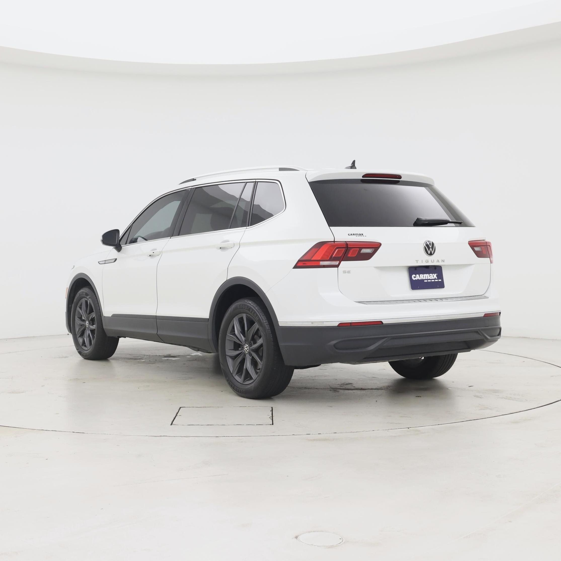 Thumbnail: 2023 Volkswagen Tiguan - 2