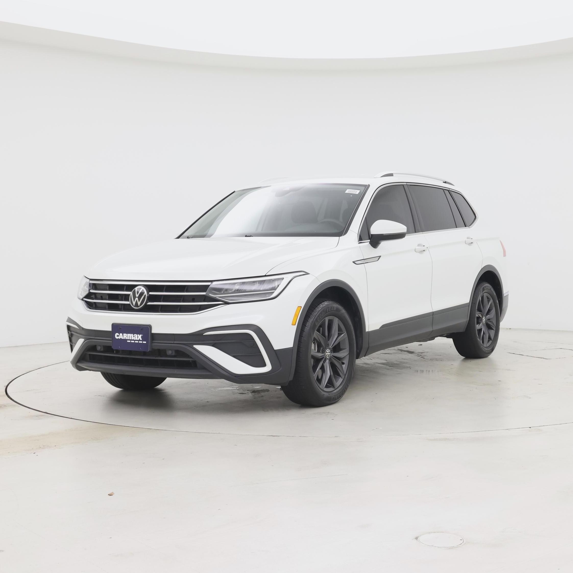 Thumbnail: 2023 Volkswagen Tiguan - 4