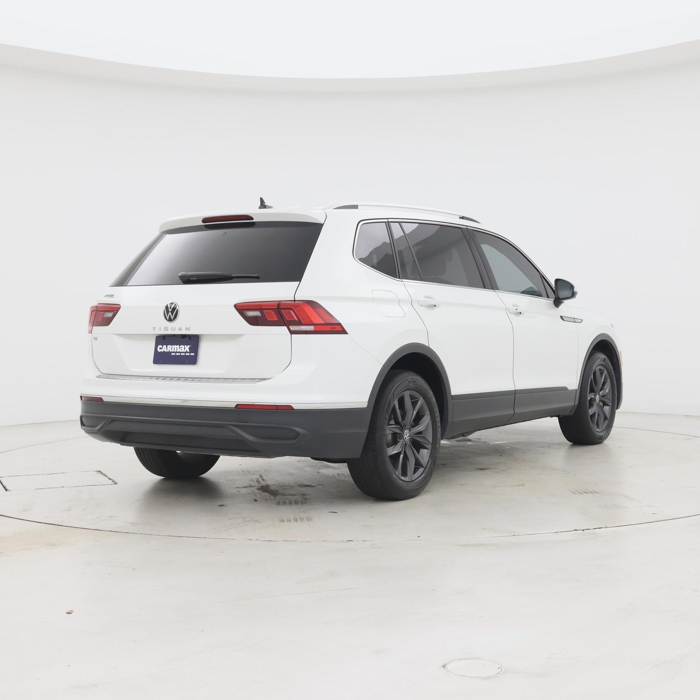 Thumbnail: 2023 Volkswagen Tiguan - 8