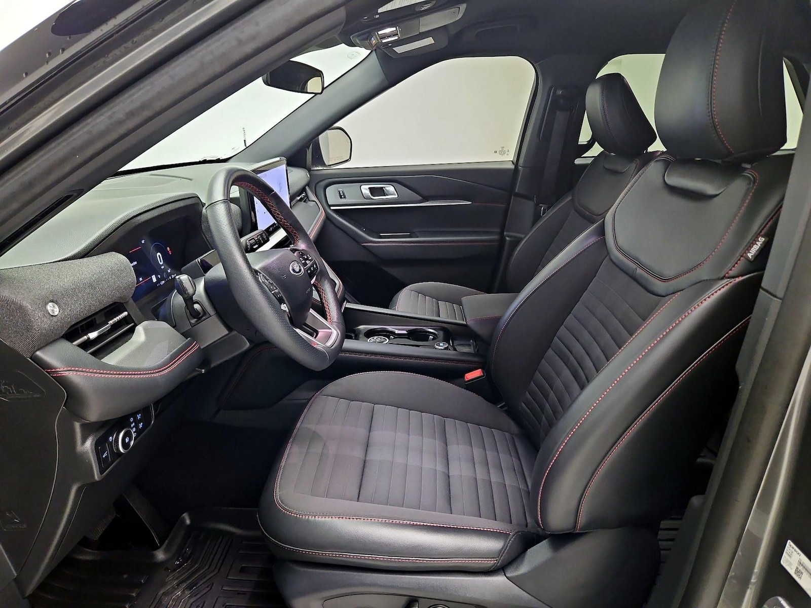 2025 Ford Explorer ST-LINE - Photo 12