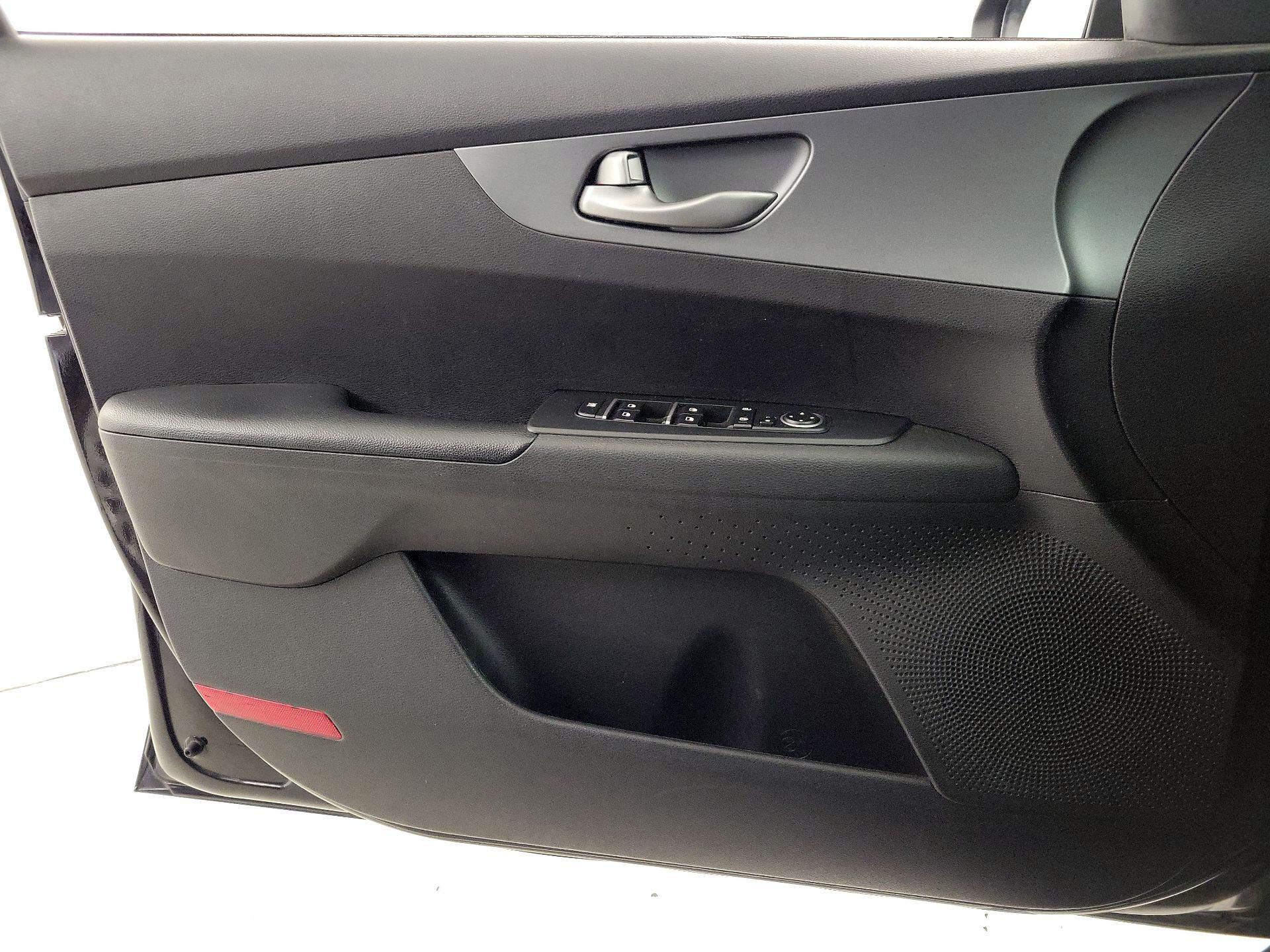 Thumbnail: 2021 Kia Forte - 12