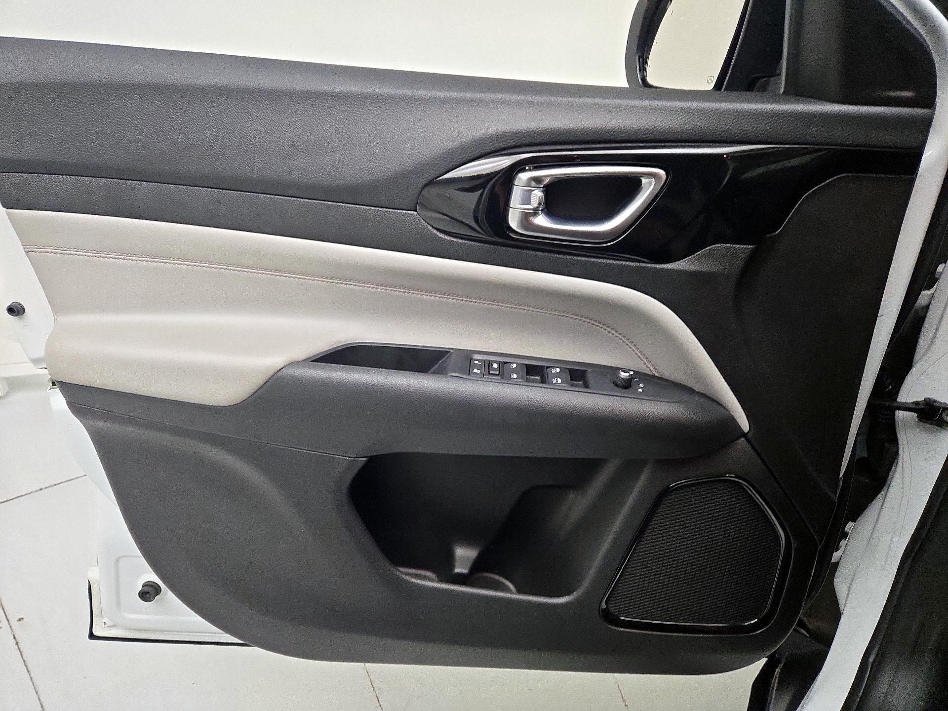 Thumbnail: 2022 Jeep Compass - 12