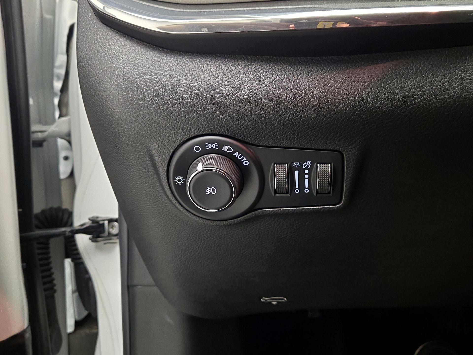Thumbnail: 2022 Jeep Compass - 13