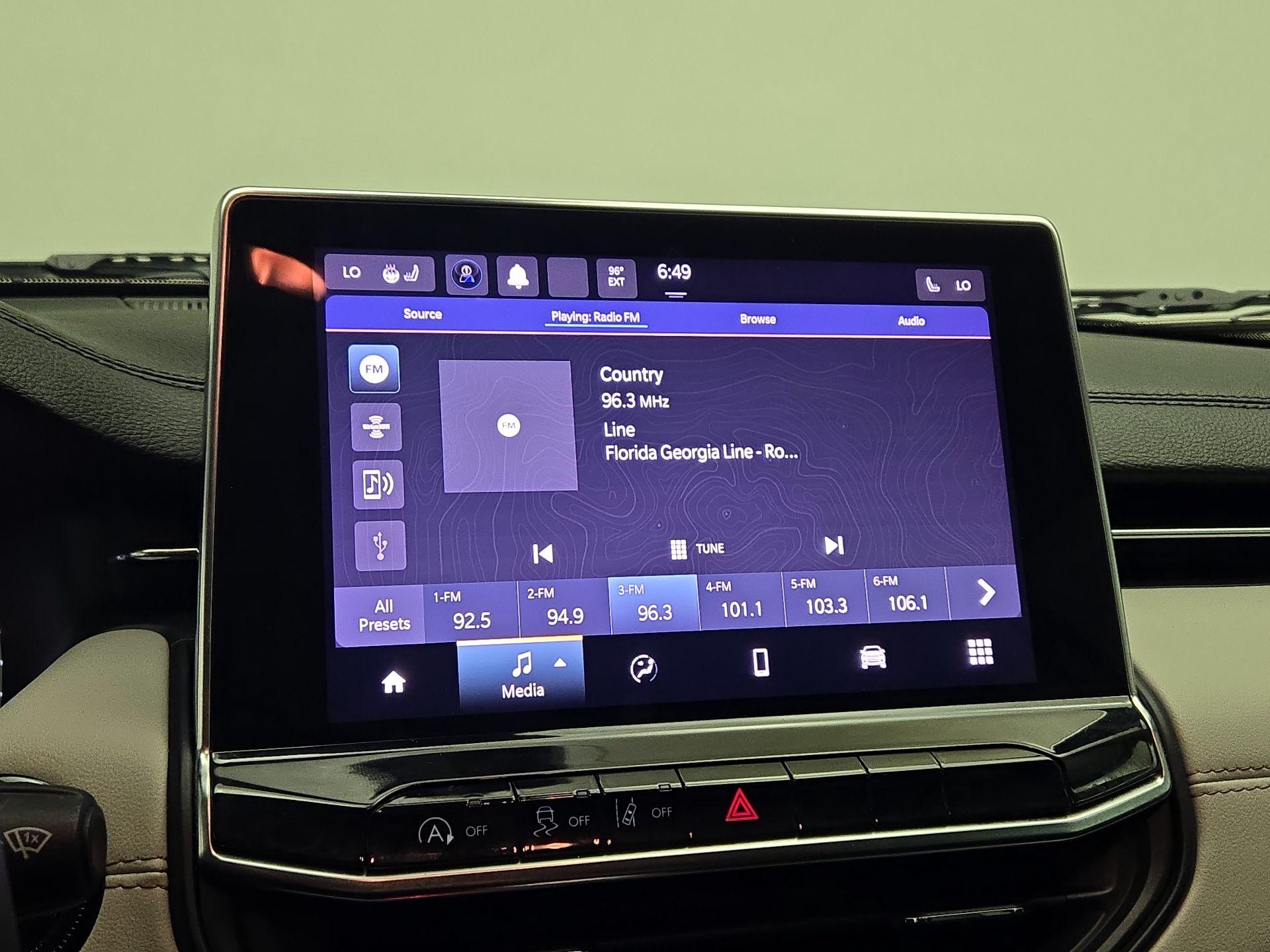 Thumbnail: 2022 Jeep Compass - 15