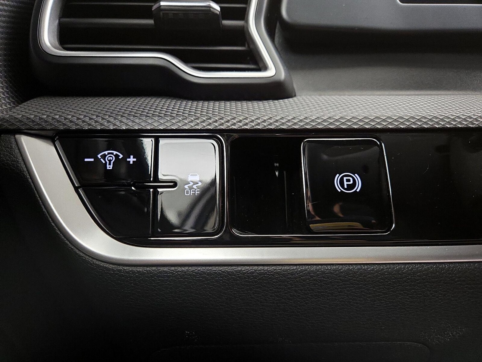 2025 Kia Sportage LX - Photo 14