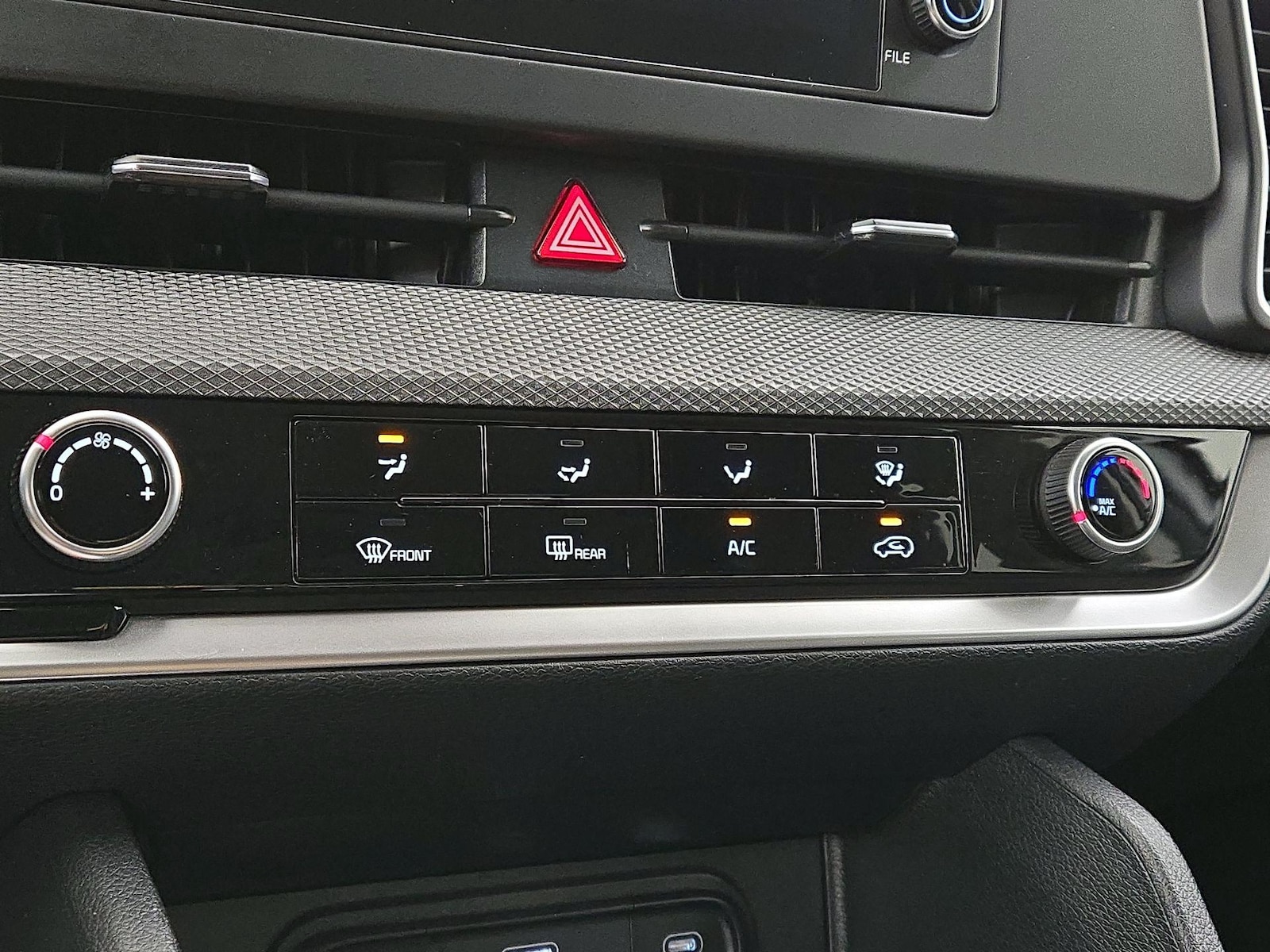 2025 Kia Sportage LX - Photo 17