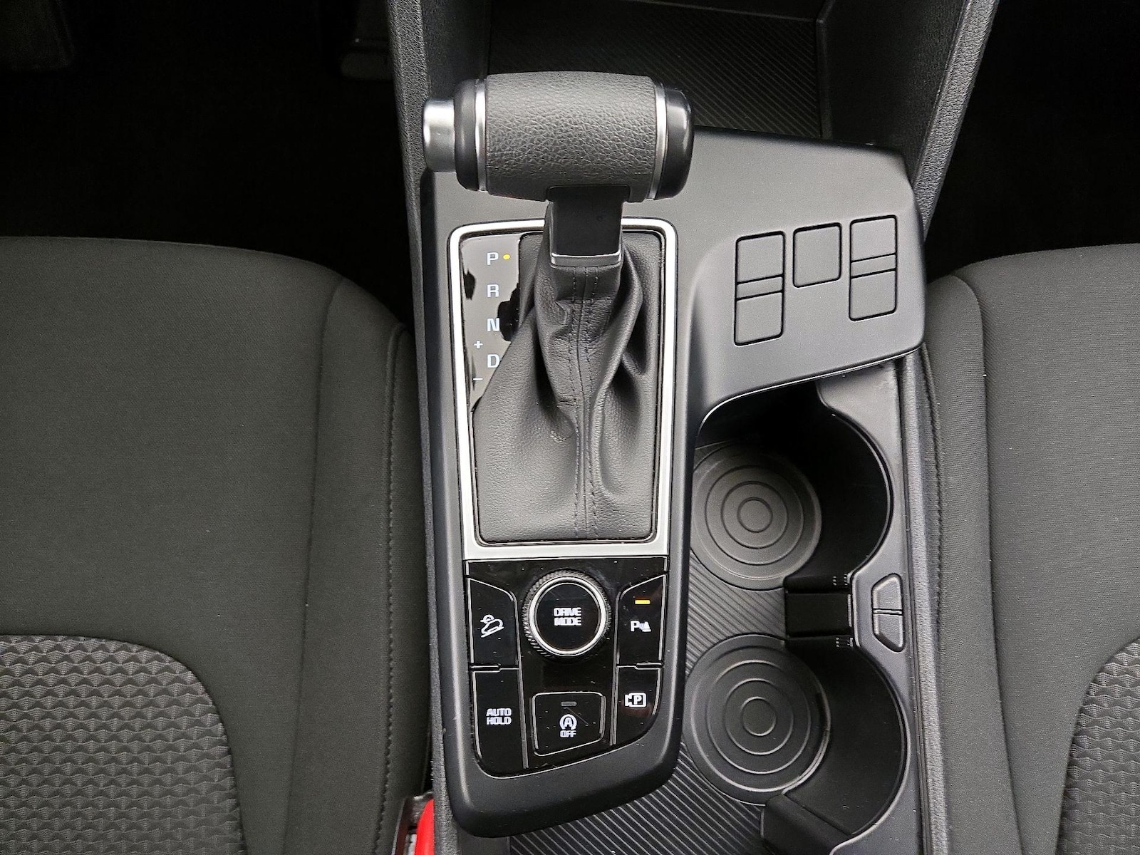2025 Kia Sportage LX - Photo 18