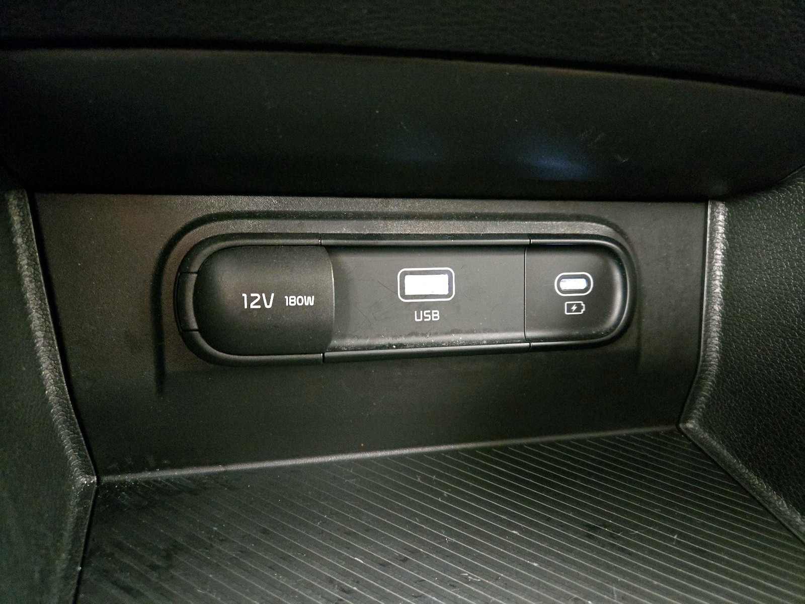 2025 Kia Sportage LX - Photo 19