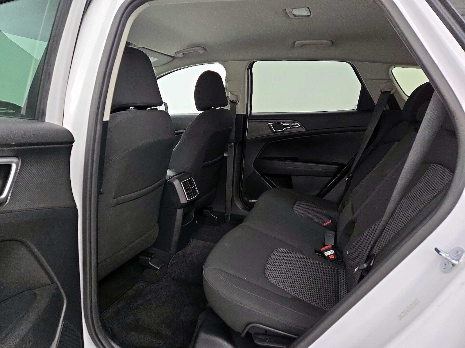 2025 Kia Sportage LX - Photo 20