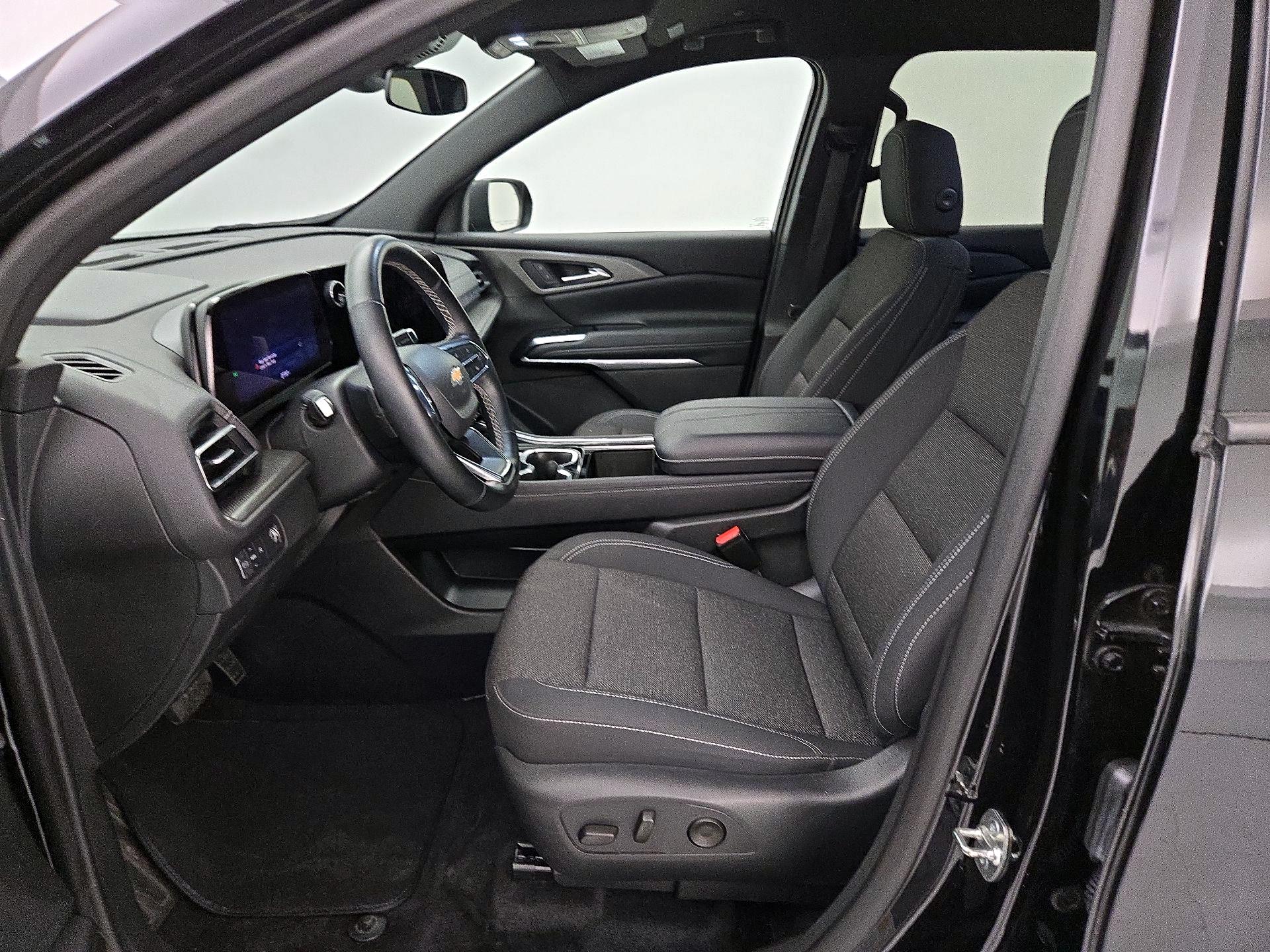 Thumbnail: 2025 Chevrolet Traverse - 11