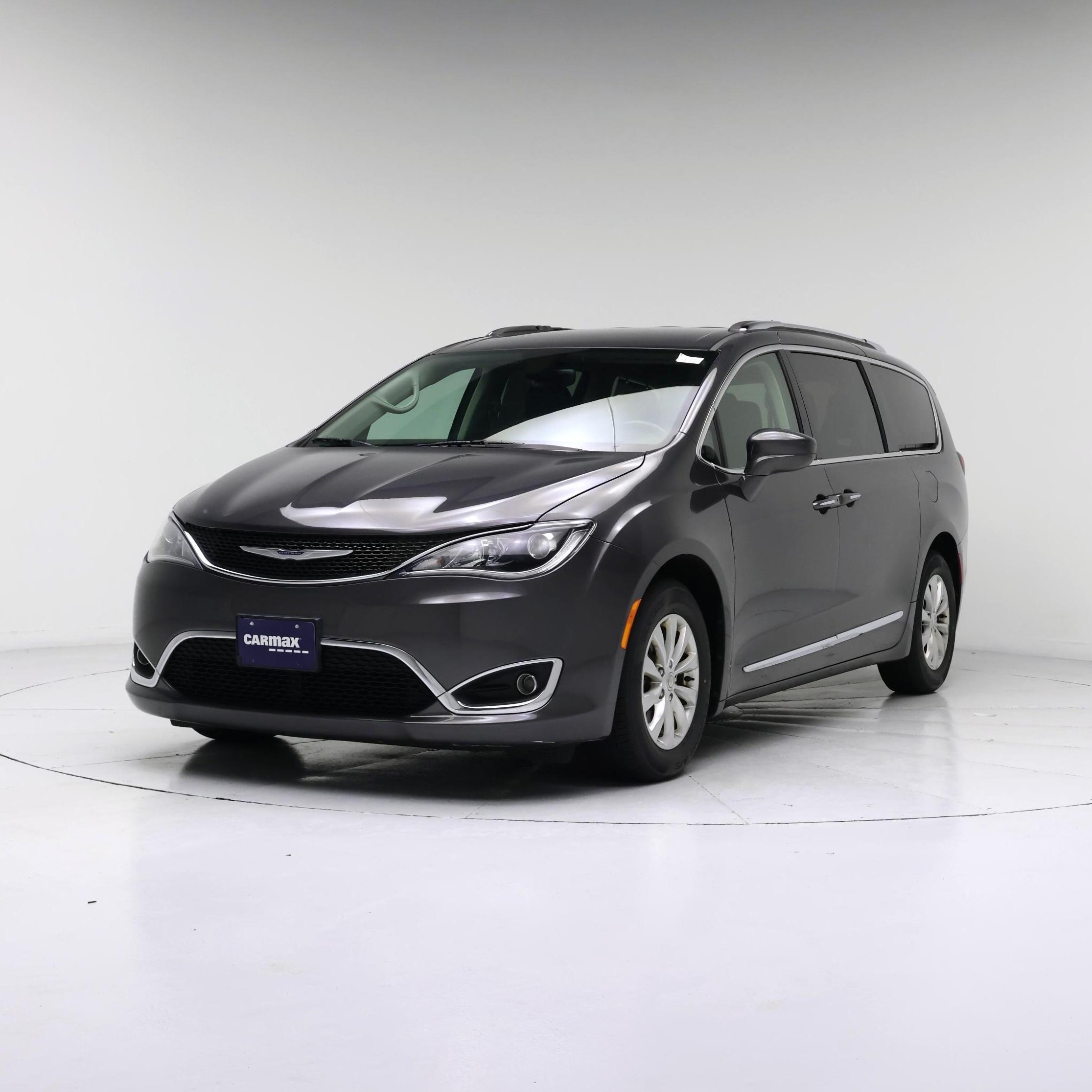 Thumbnail: 2019 Chrysler Pacifica - 4