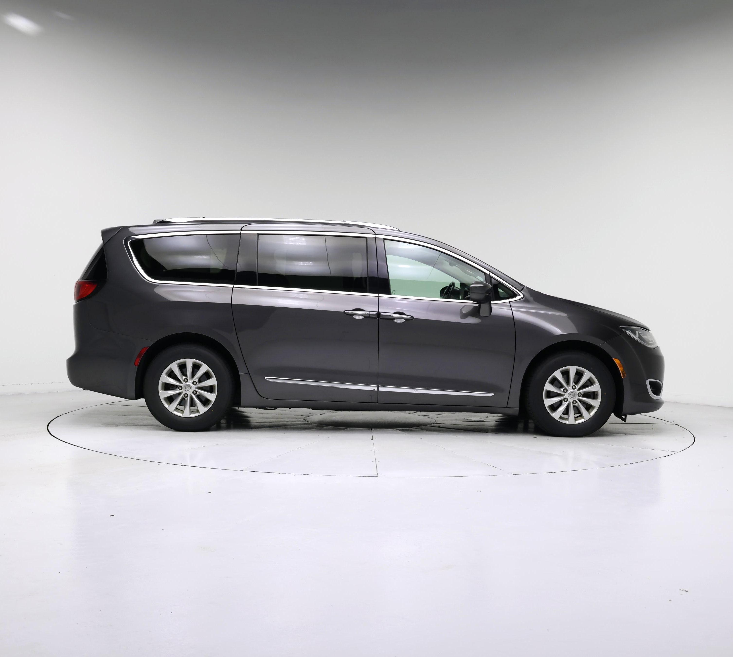 Thumbnail: 2019 Chrysler Pacifica - 7