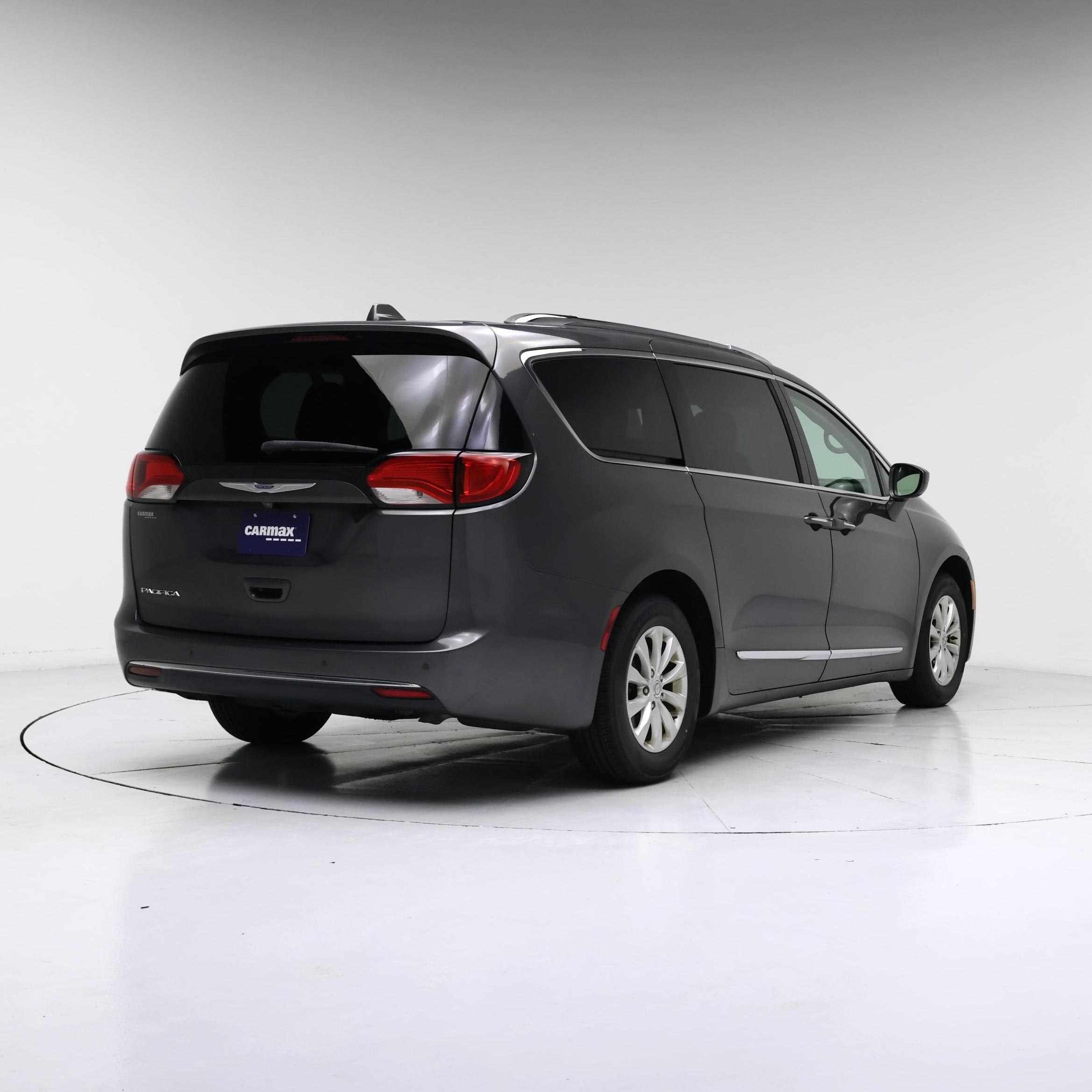 Thumbnail: 2019 Chrysler Pacifica - 8